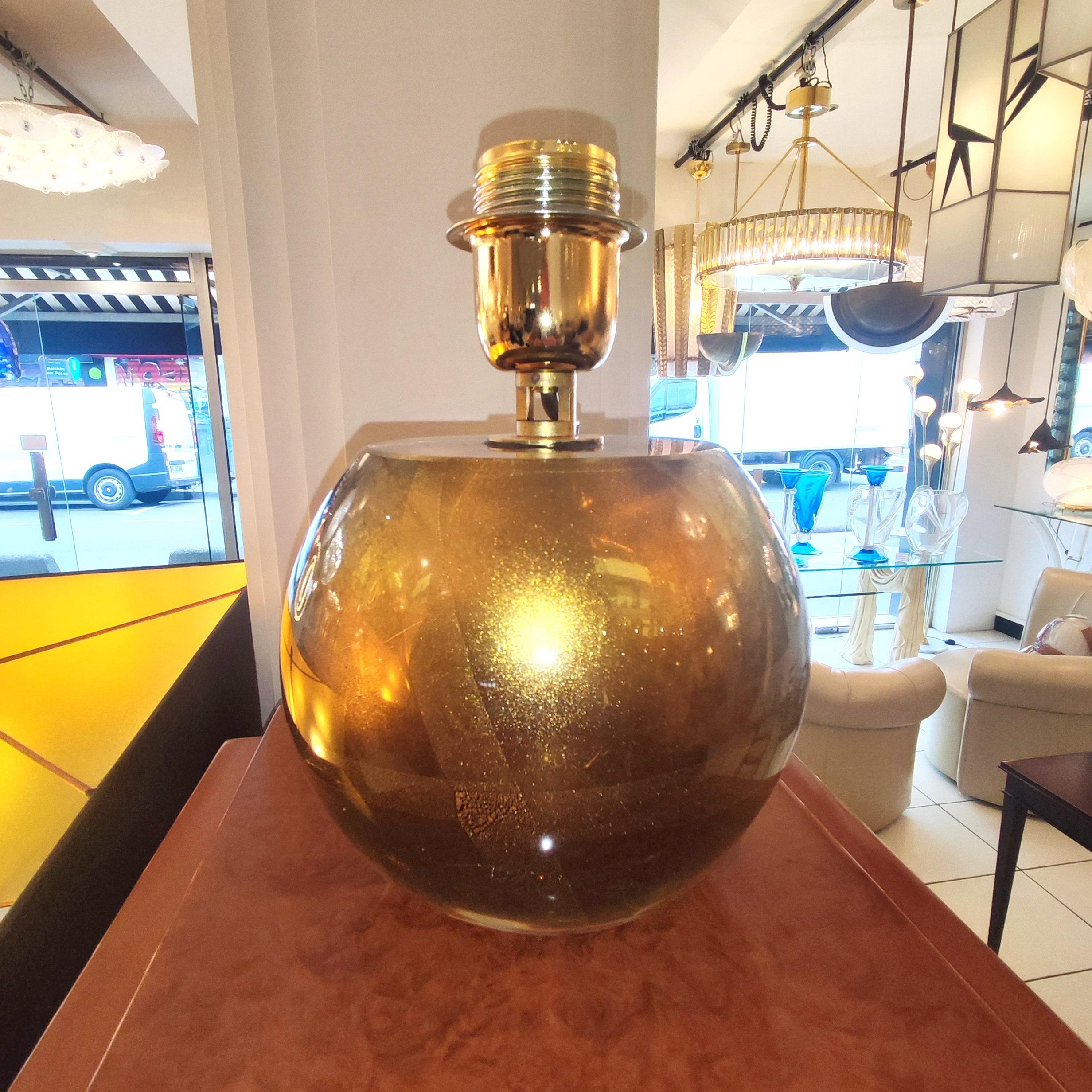 Runde Tischlampe aus geräuchertem Muranoglas von Alberto Dona (21. Jahrhundert und zeitgenössisch) im Angebot