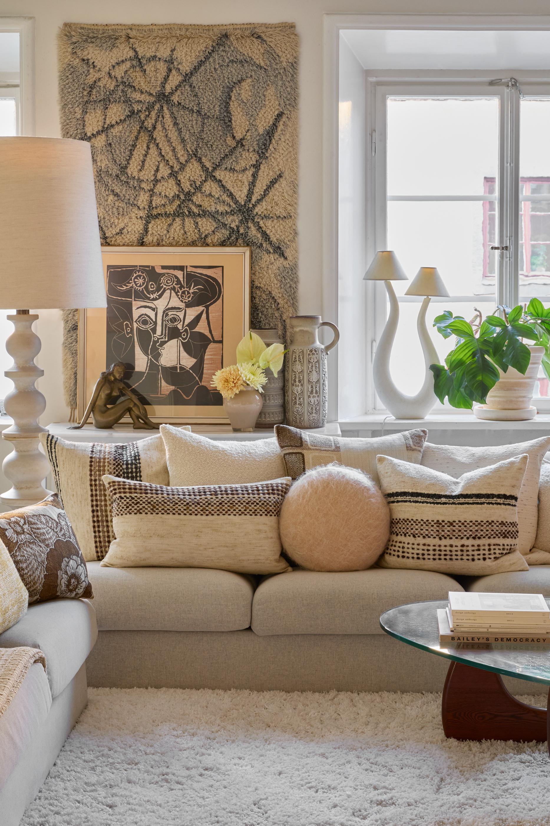 Mohair Cuscino rotondo in morbido mohair beige 45 cm in vendita