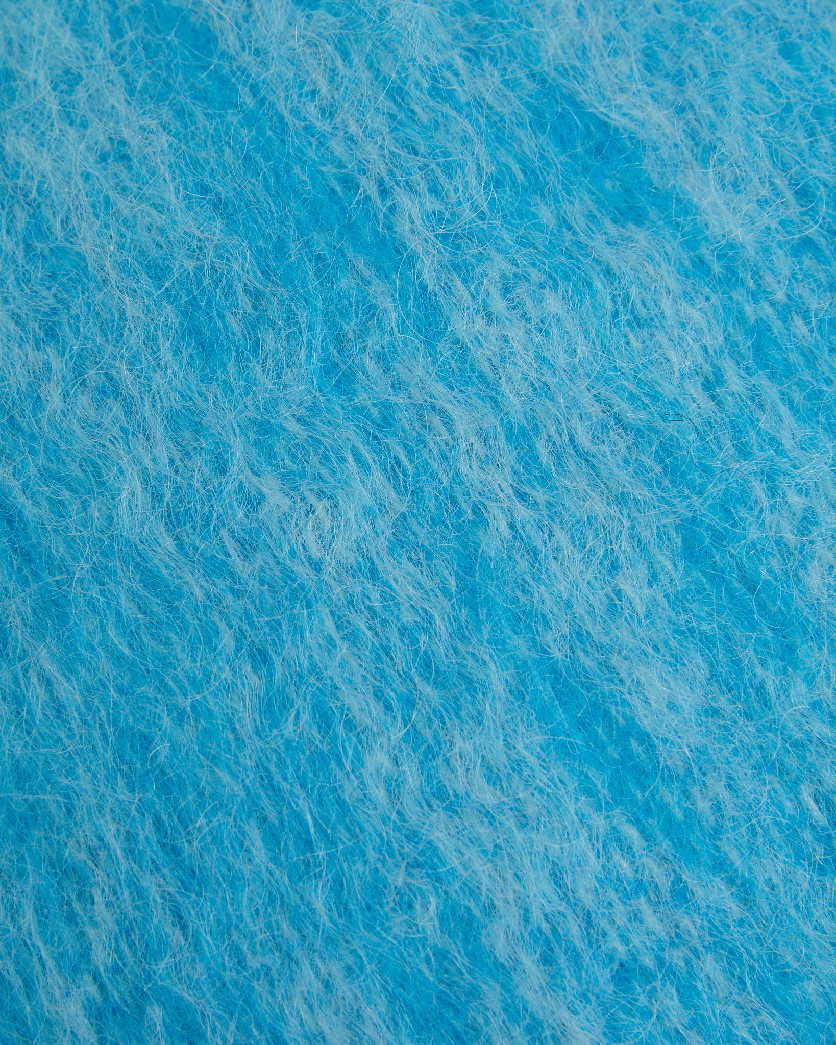 Cuscino rotondo in morbido mohair BONBON di colore blu.
Dimensioni: Diametro del rivestimento 45 cm, altezza 10 cm (cuscino interno incluso 50 cm di diametro e circa 10 cm di altezza per ottenere una forma più rotonda).
Realizzato a mano in