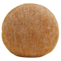 Cuscino rotondo in morbido mohair color cammello