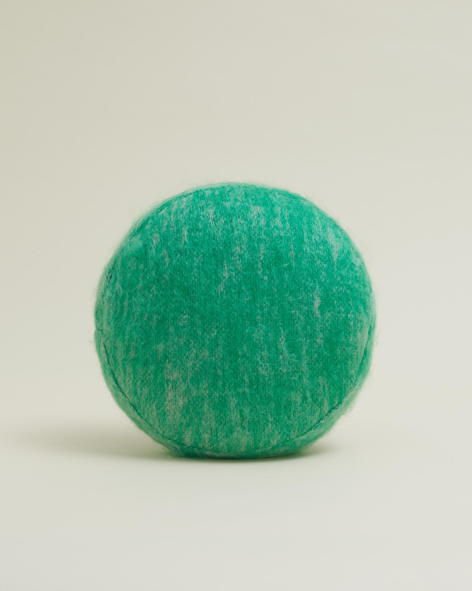 Moderno Cuscino rotondo in morbido mohair di colore verde 45 cm in vendita