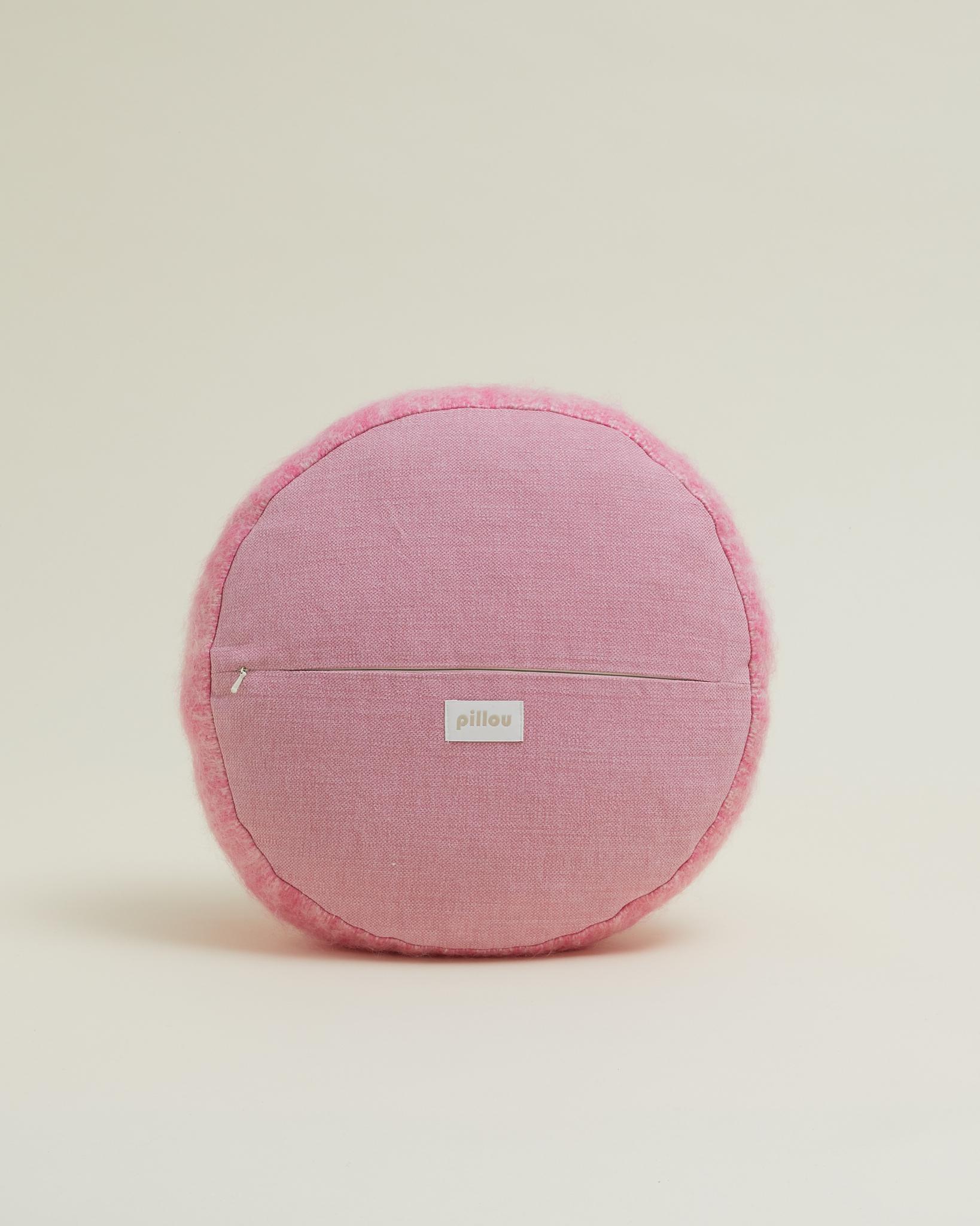 Cuscino rotondo in morbido mohair rosa 45 cm In condizioni Nuovo in vendita a Stockholm, SE