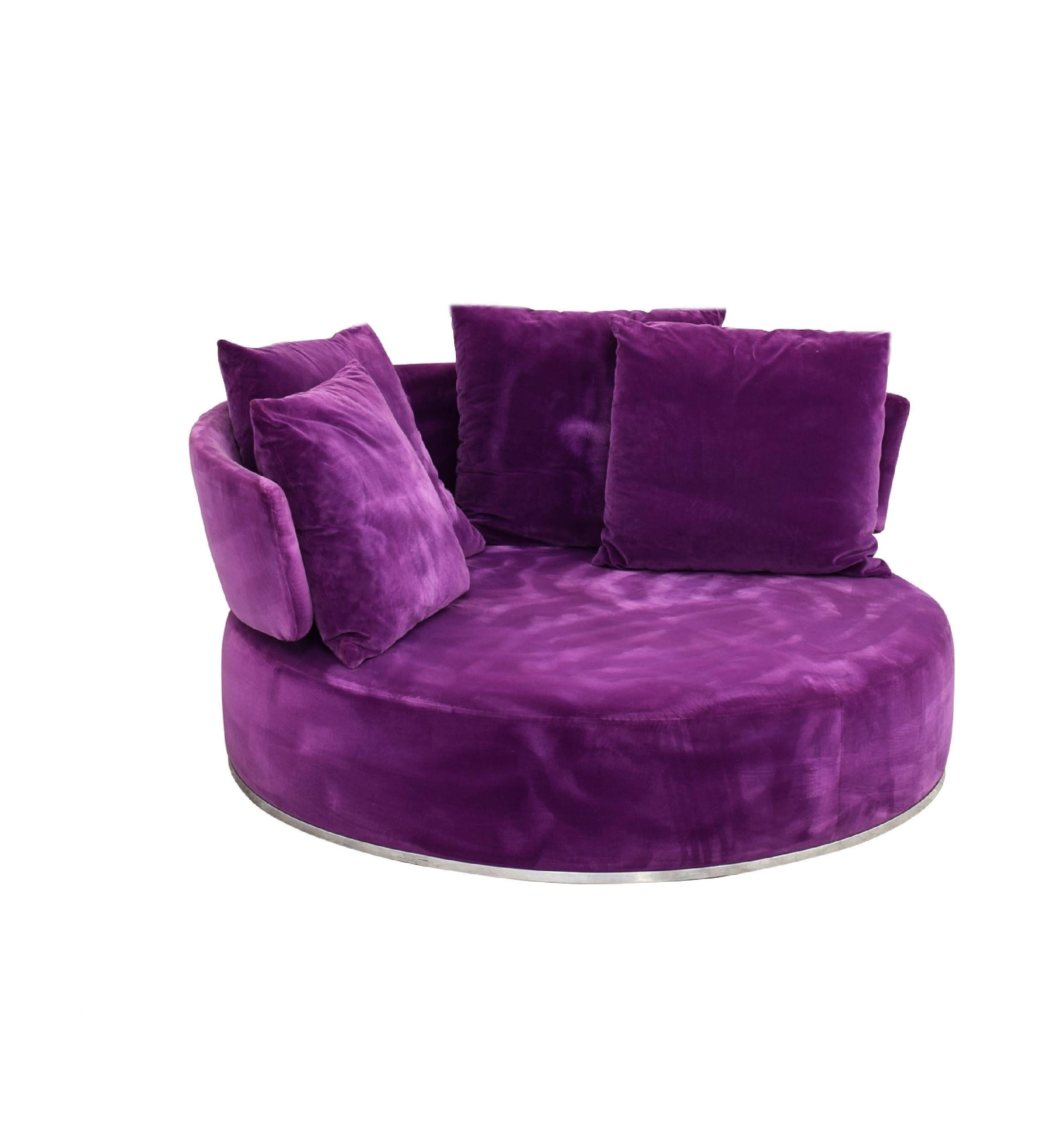 Round soft swivel sofa, B&B Italia, circular Amoenus loveseat, purple, Fuschia.

Iconic “Amoenus” circular, rotating sofa by Antonio Citterio part of the “Maxalto” range from the Italian furniture house of B&B Italia. MSRP was over 11,000 USD. No