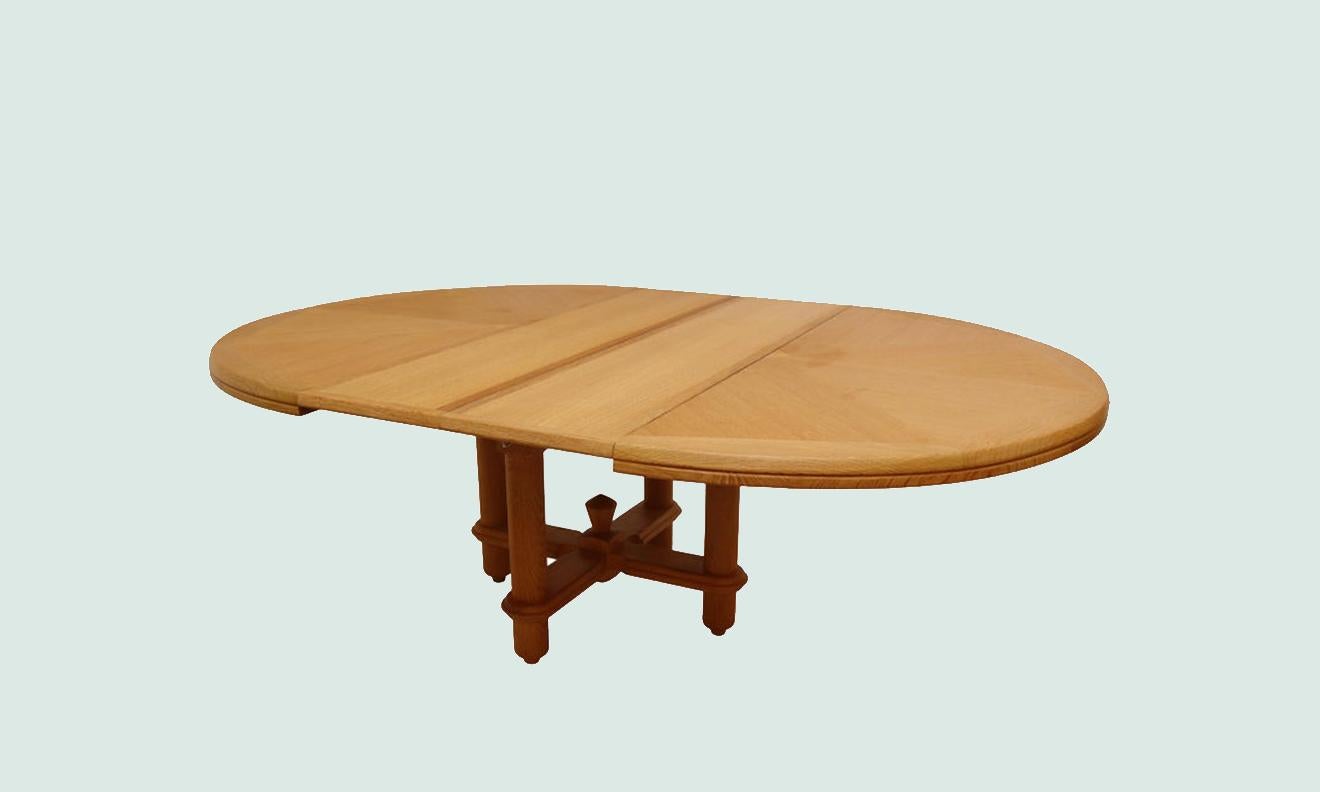round retro dining table