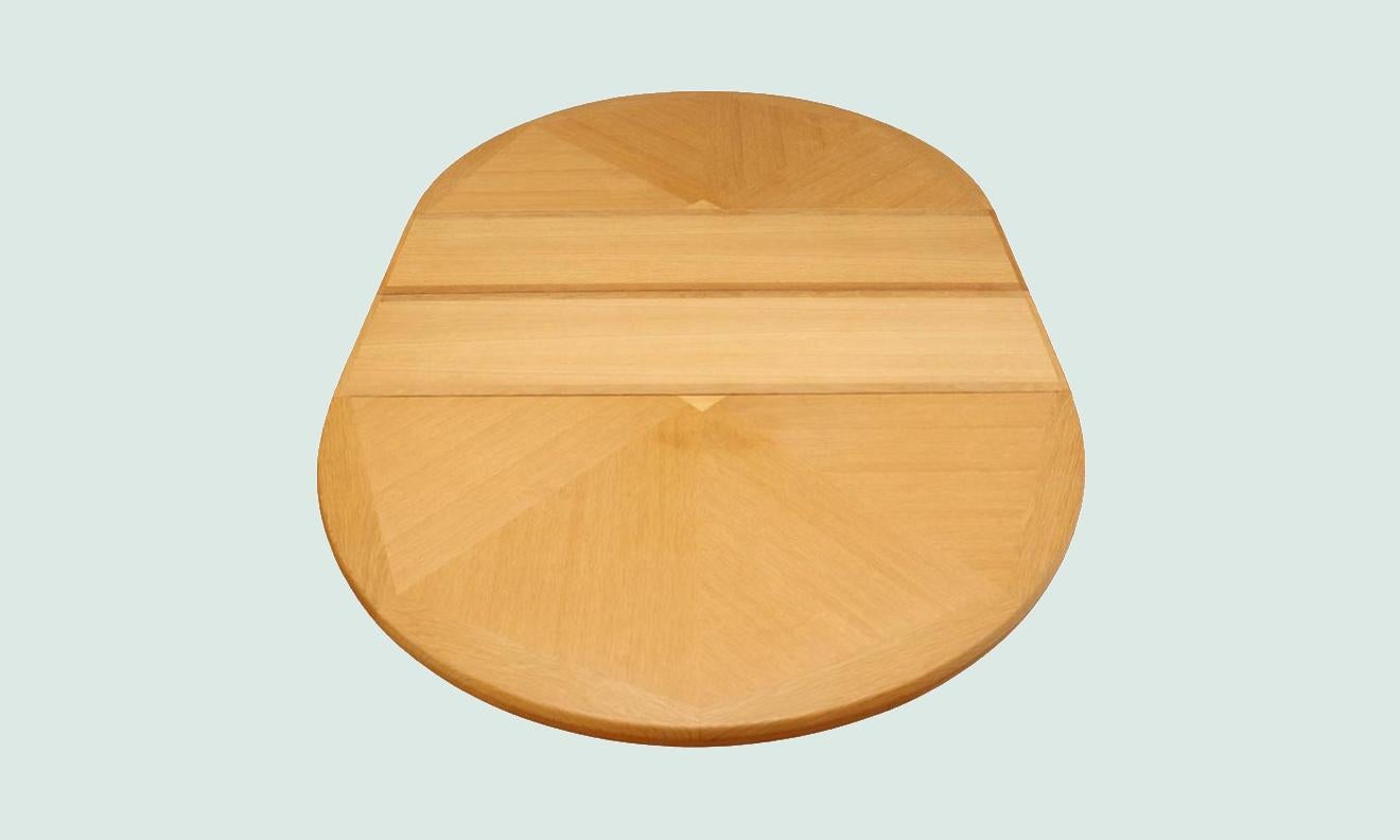 Round Solid Oak Expanding Dining Table by Guillerme & Chambron In Excellent Condition In Miami, FL