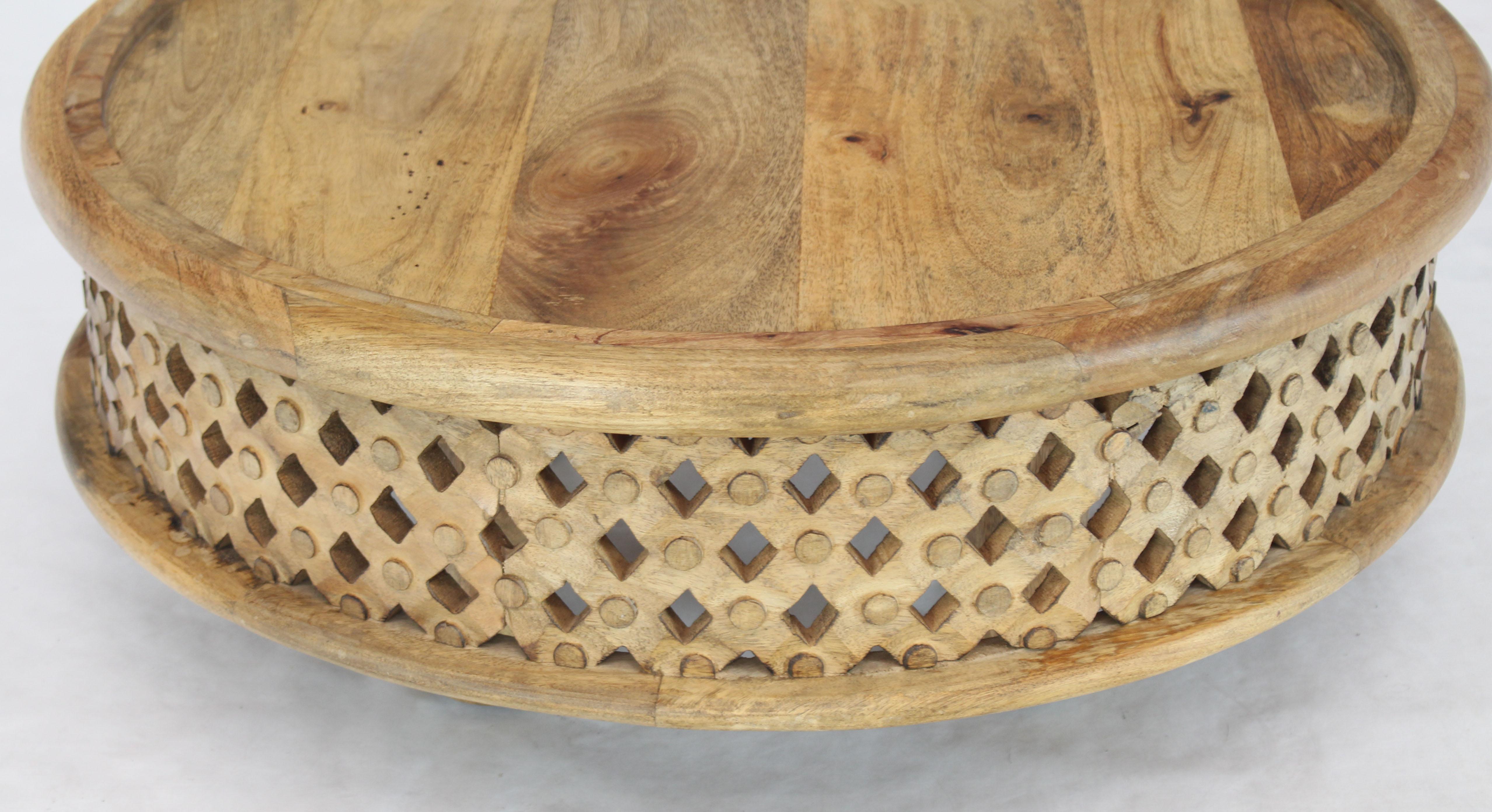 Round Solid Teak Pierced Carving Coffee Table Stand  In Excellent Condition In Rockaway, NJ