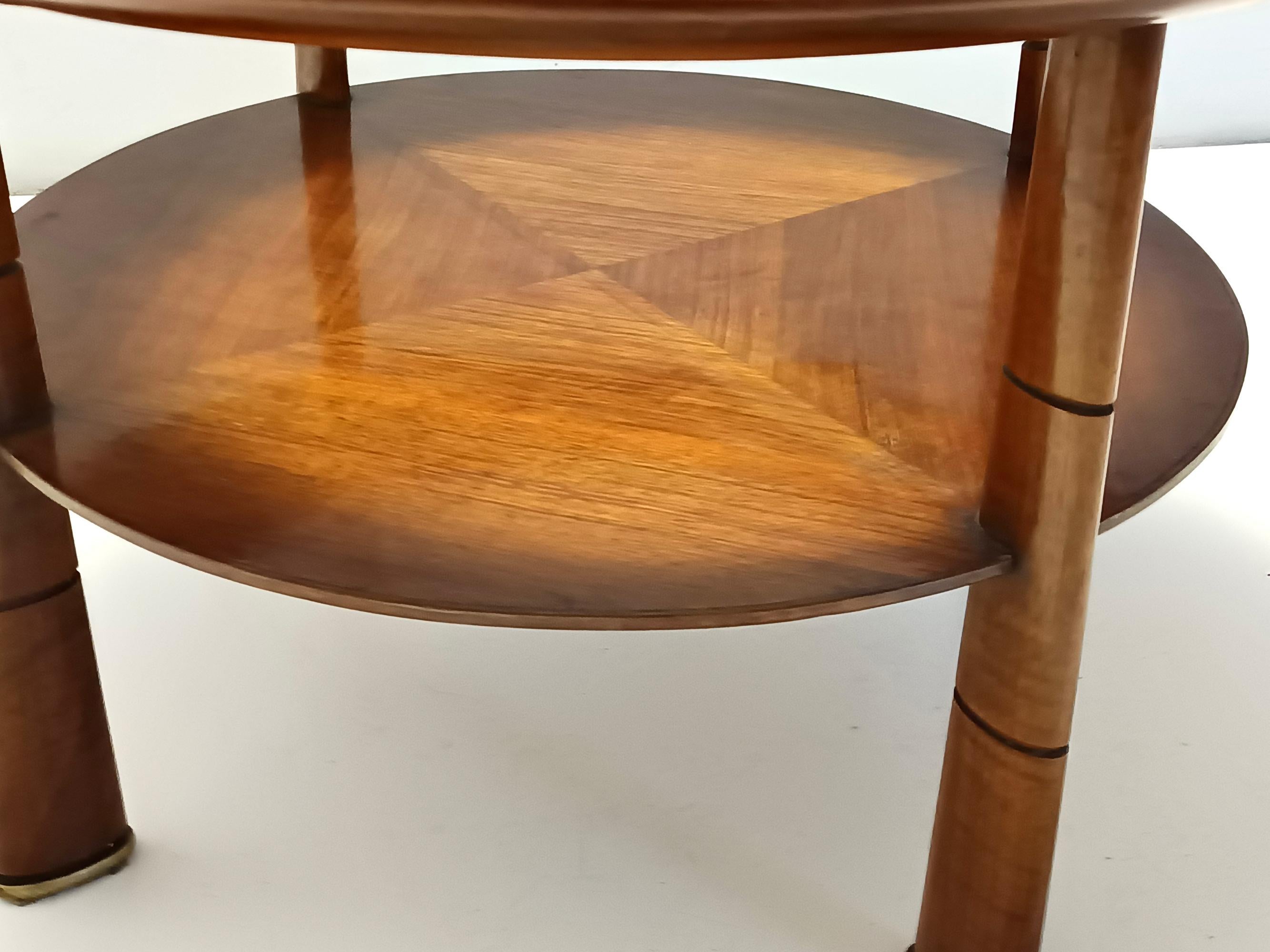 Table basse ronde en noyer massif et cristal attr. à Paolo Buffa, Italie en vente 2