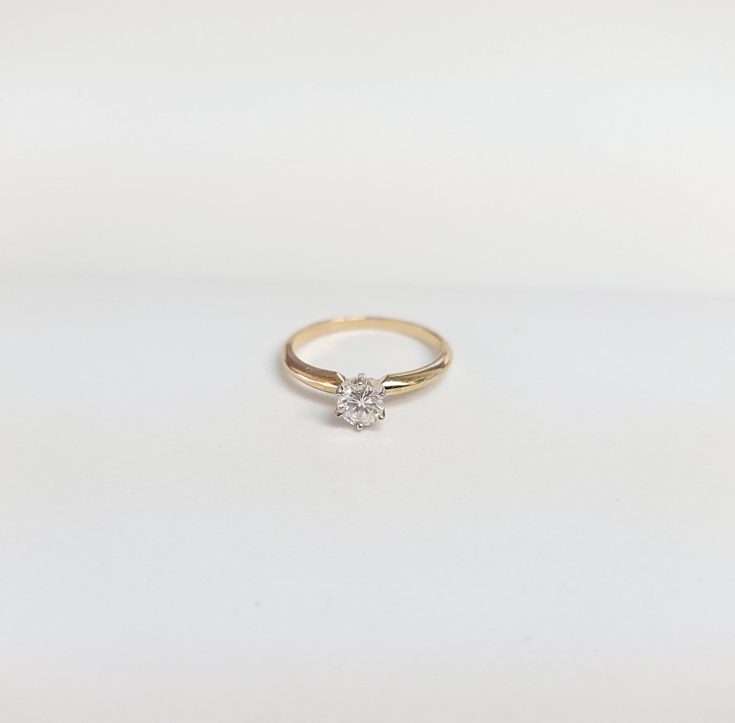 Round Solitaire Diamond Engagement Ring In condizioni Nuovo in vendita a Sugar Land, TX