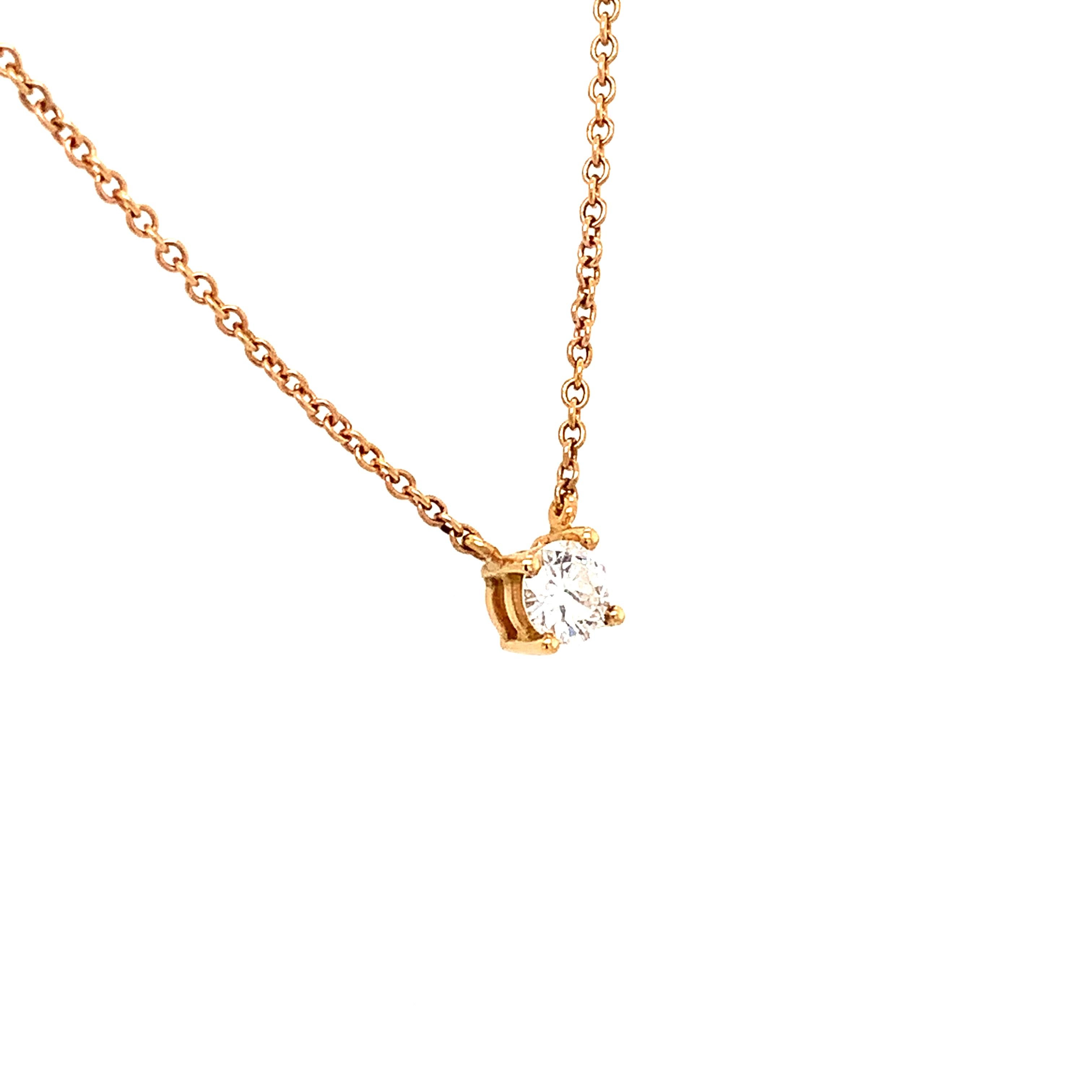 Round solitaire diamond pendant necklace 18k rose gold In New Condition For Sale In London, GB