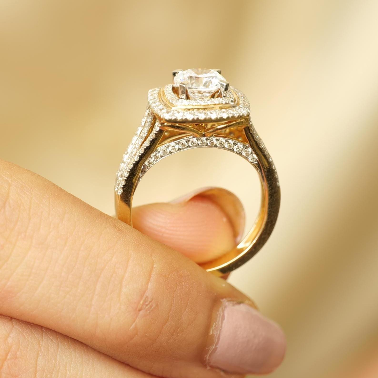 Taille ronde Bague de mariage en or massif 14K avec solitaire rond et halo de diamant naturel (certifié) en vente