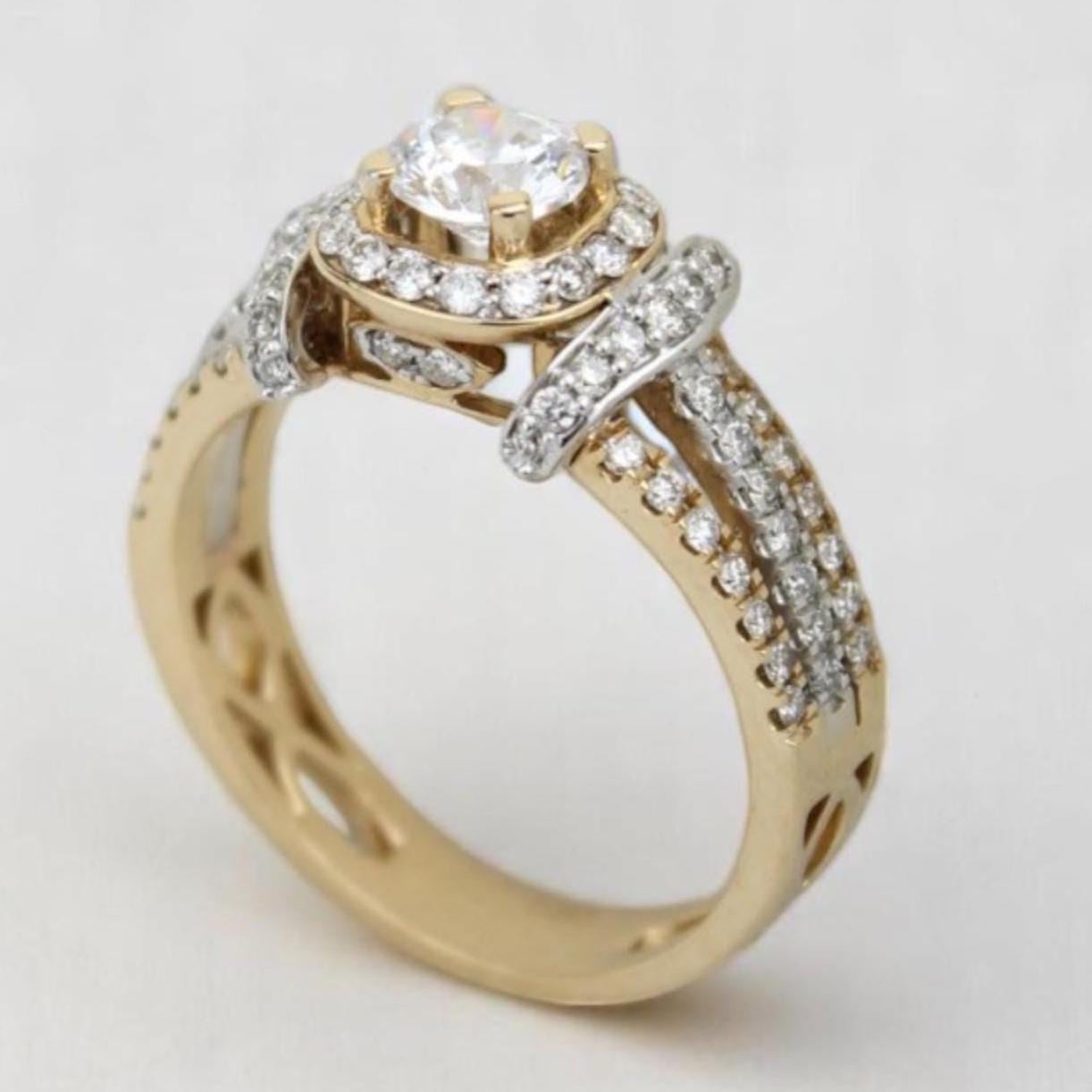 Round Solitaire Halo Natural Diamond Ring in 14k Solid Gold (Certified) en Nuevo estado para la venta en New Delhi, DL