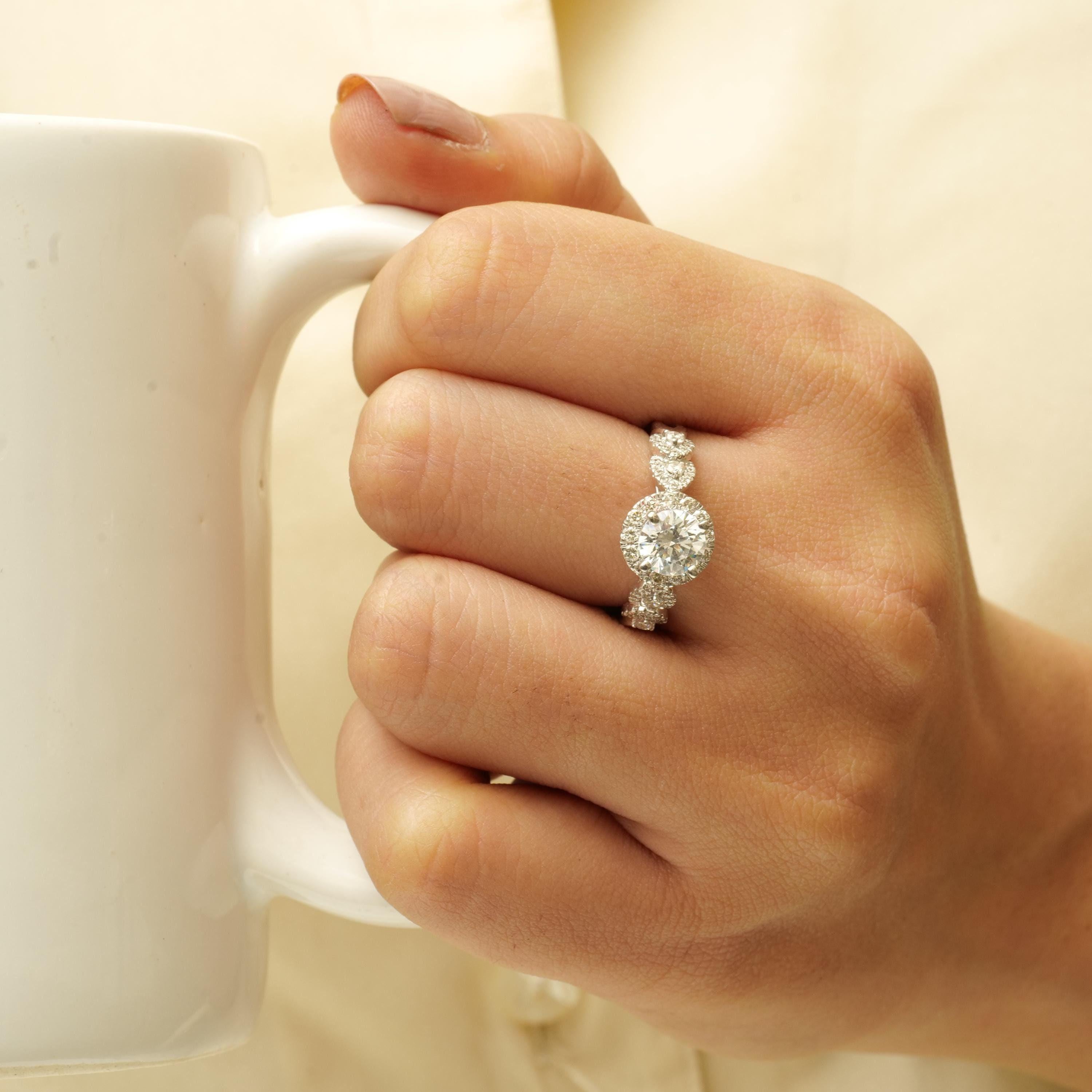 Anillo de novia con diamante natural redondo solitario en oro macizo de 14k (certificado) Art Decó en venta