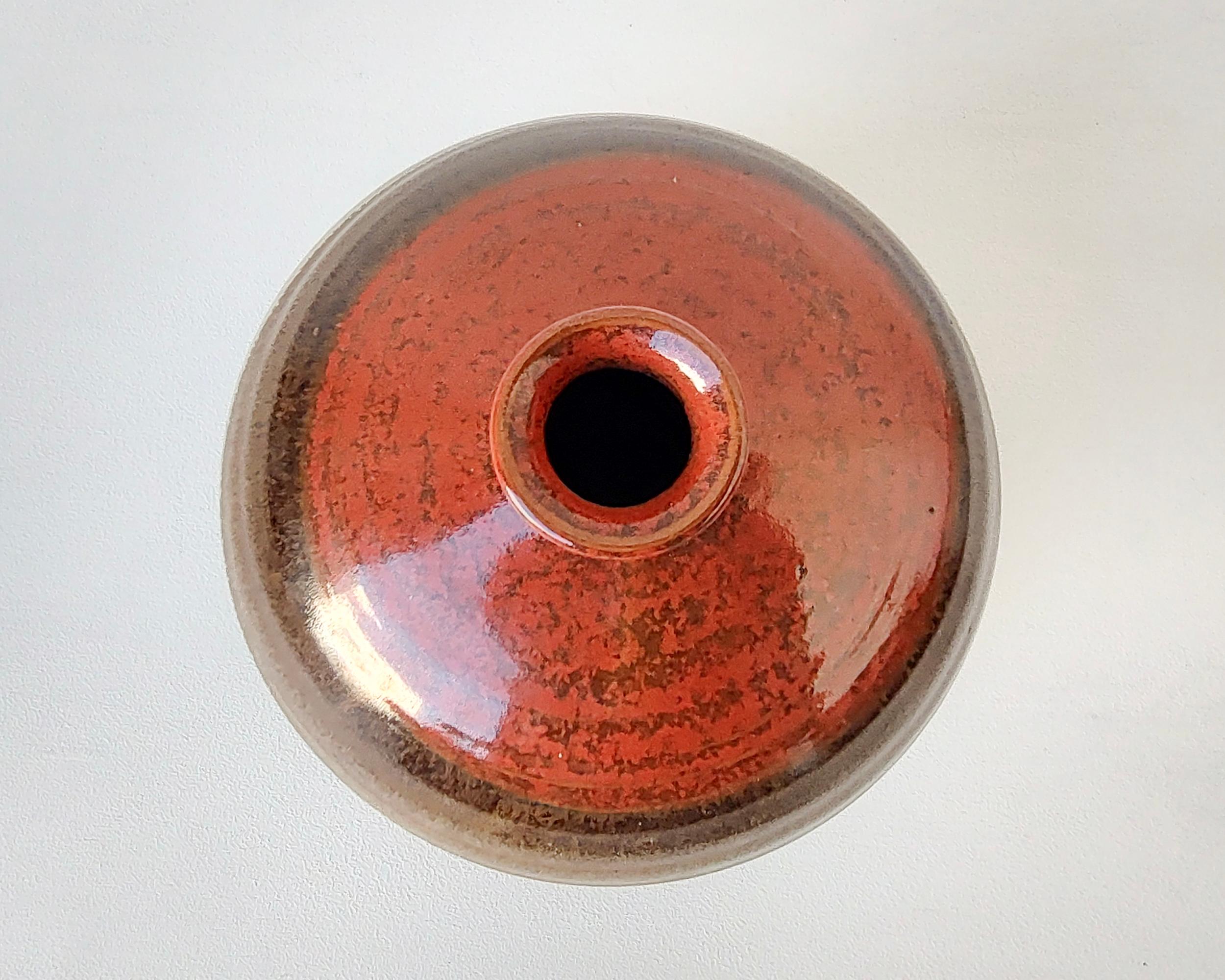 Round Spherical Stoneware Ceramic Vase In Good Condition For Sale In Hawthorne, CA