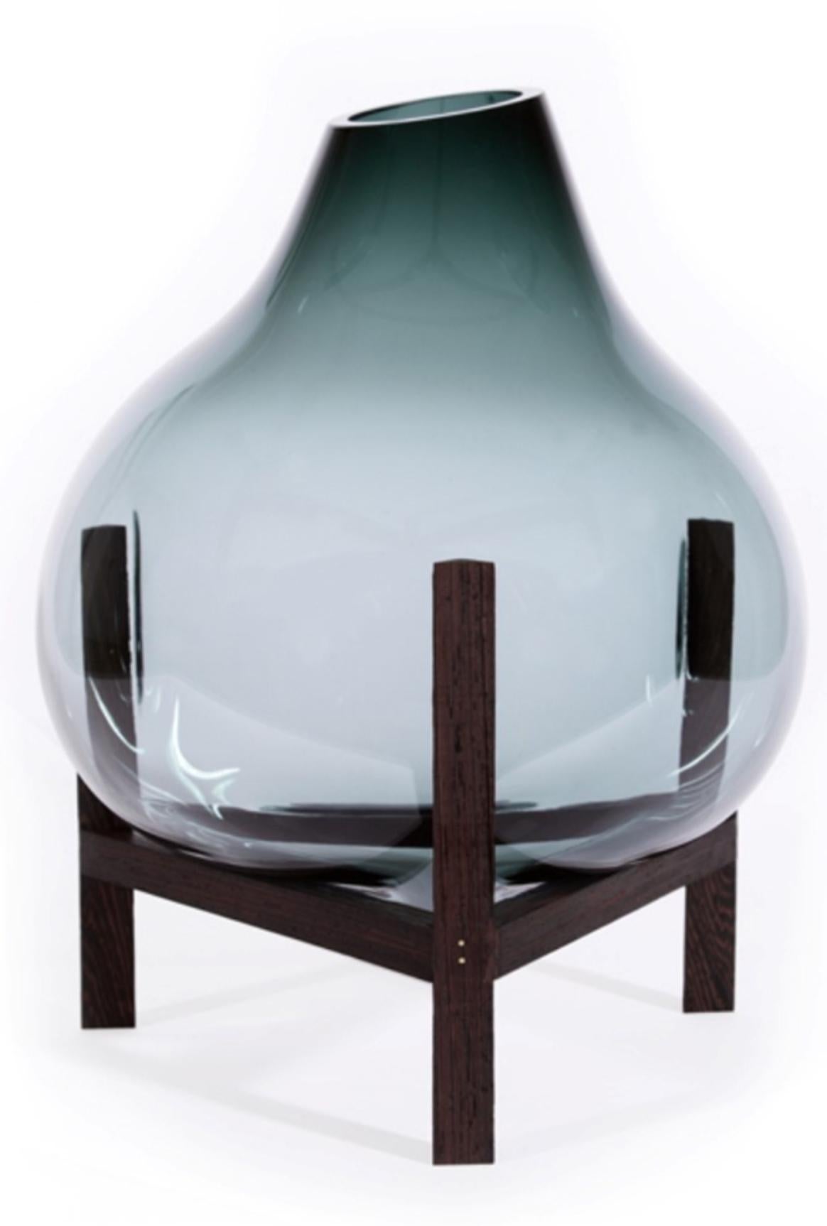 Round square grey triangular vase by Studio Thier & van Daalen
Dimensions: W 24 x D 24 x H 38 cm
Materials: Wood, Glass

When blowing soap bubbles in the air Iris & Ruben had the dream to capture these temporary beauties in a tendril frame. The