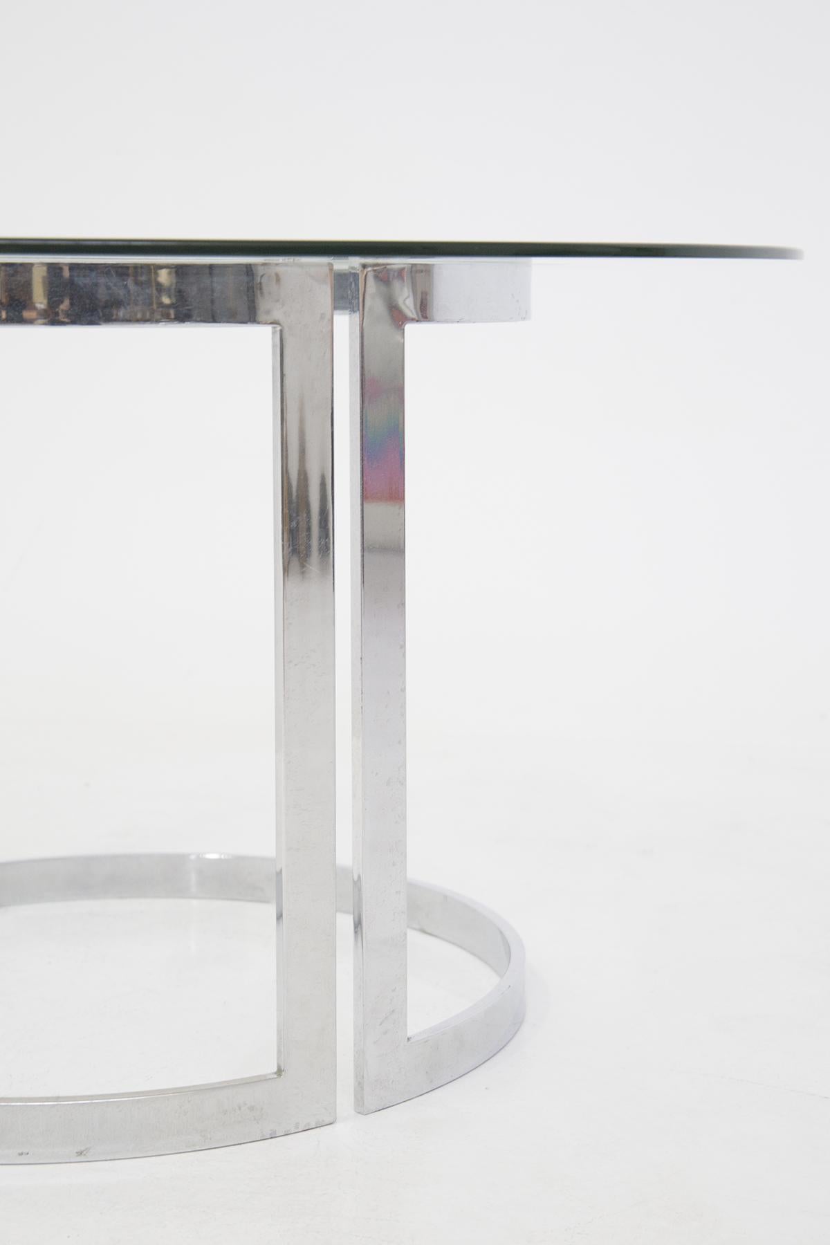Beautiful glass coffee table designed by the great Vittorio Introini for Vips Residence, of fine Italian manufacture.
The table has a totally transparent glass top, very elegant and fine. The supporting structure is made of chromed metal, the legs