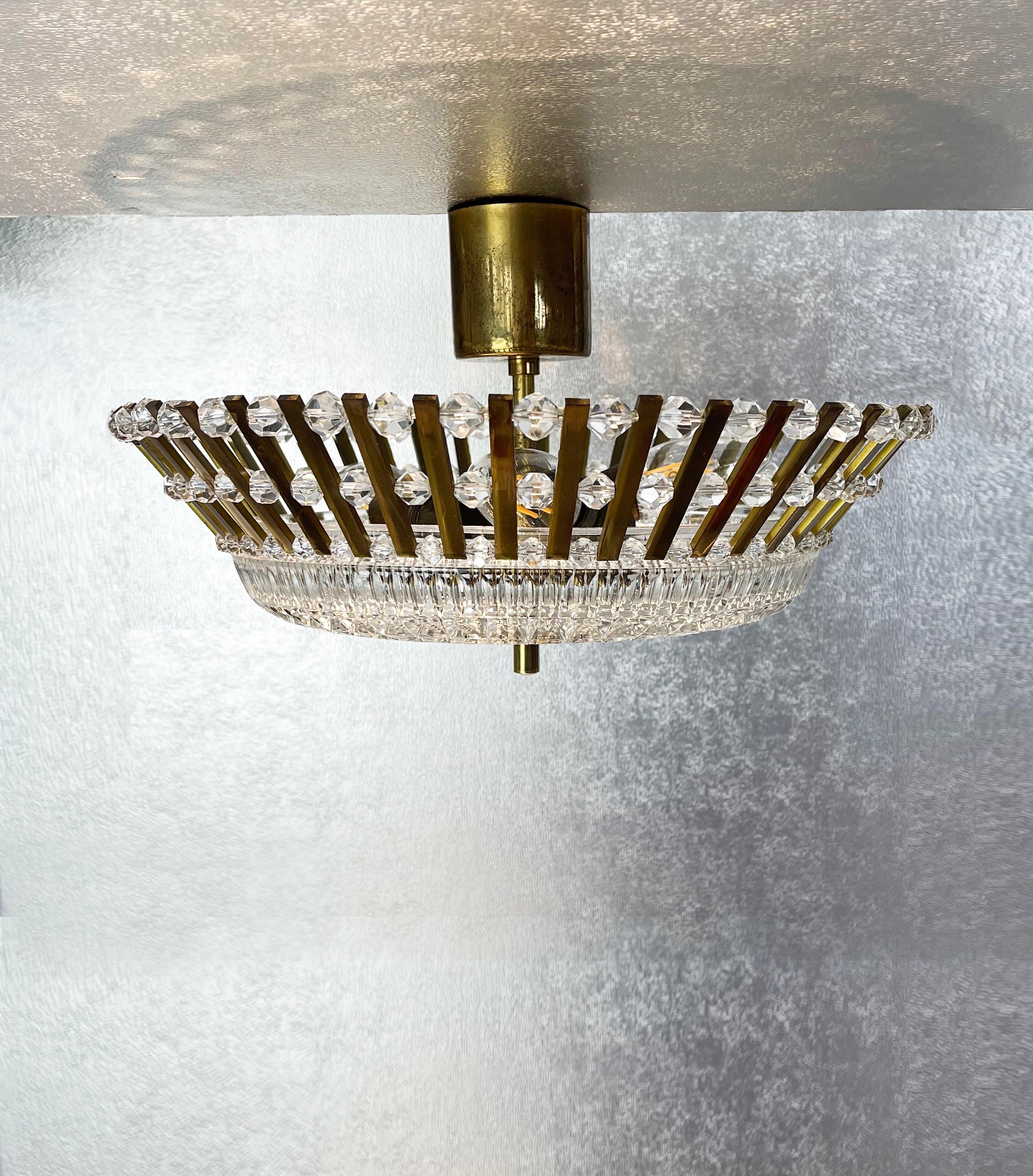 Mid-Century moderno Ciondolo a filo con cristallo austriaco e perline in ottone Stejnar, anni '70 in vendita