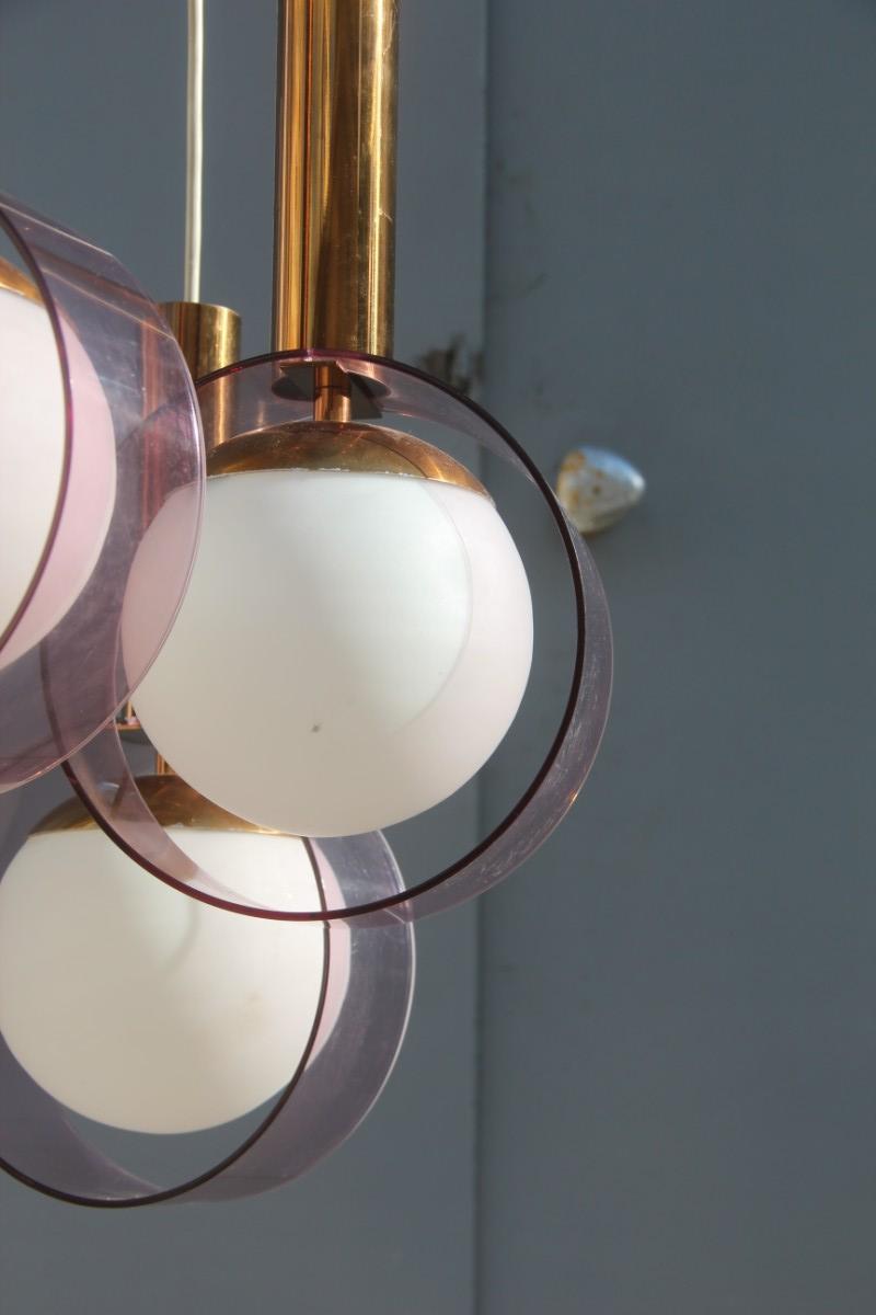 Runder Stilux Milano-Kronleuchter aus der Mitte des Jahrhunderts aus Messing, Plexiglas und Gold, italienisches Design im Angebot 3