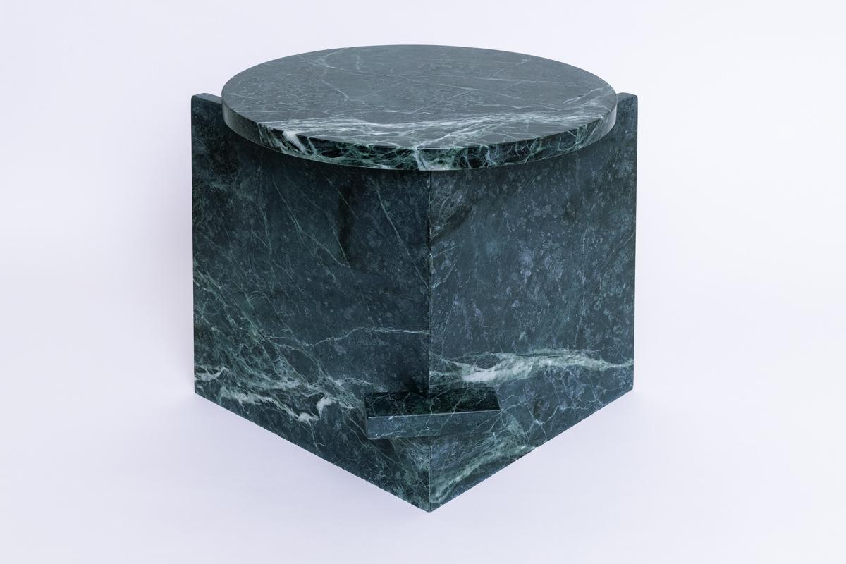 Minimaliste Table basse ronde en pierre verte, options de pierres brésiliennes et de marbre  à l'extérieur en vente