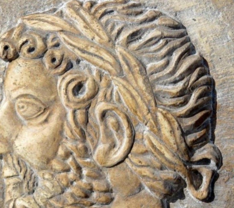 ROUND STONE RELIEF OF HADRYAN Late 19th Century For Sale at 1stDibs