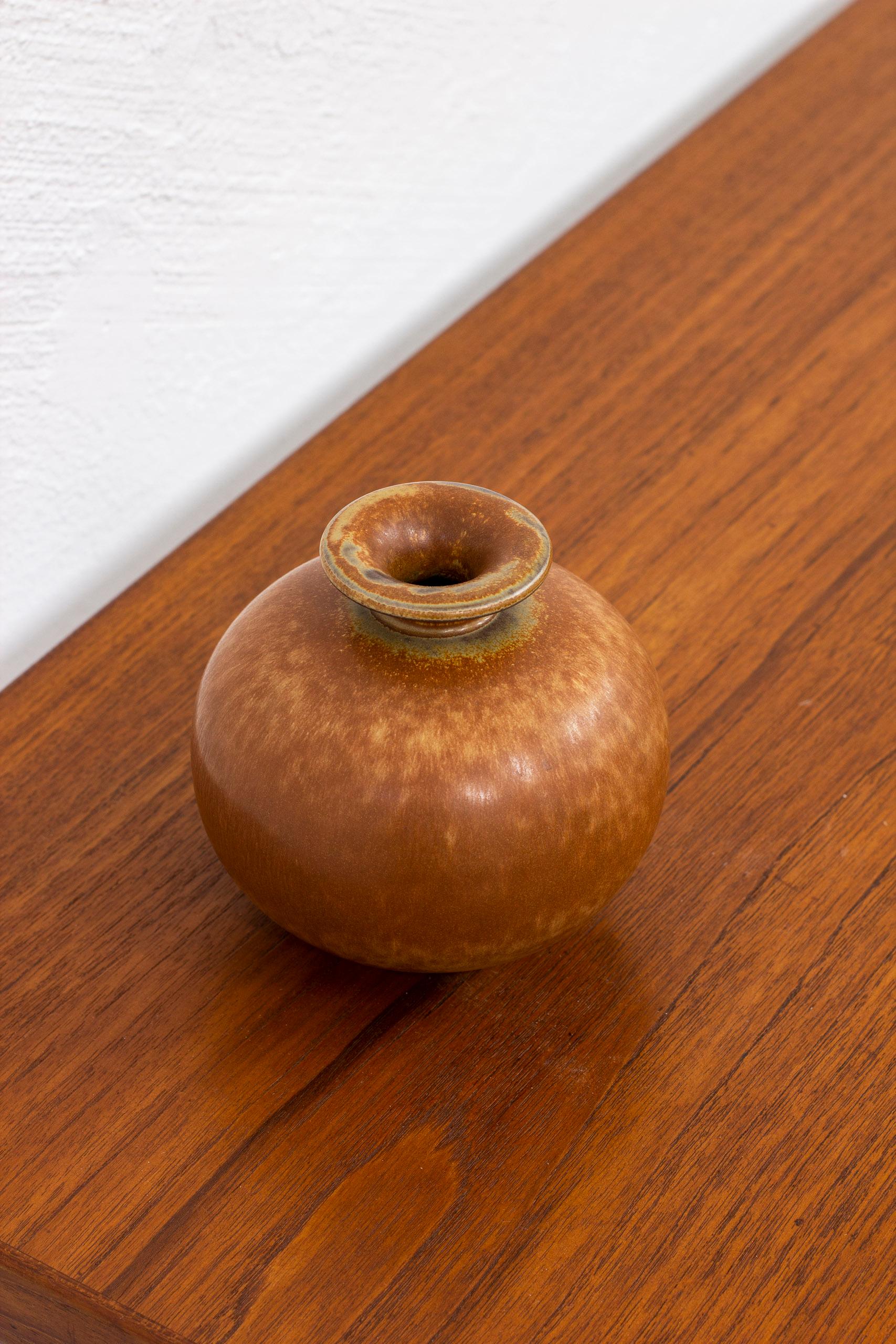 Mid-20th Century Round Stoneware Vase by Gunnar Nylund, Sweden, 1940s For Sale