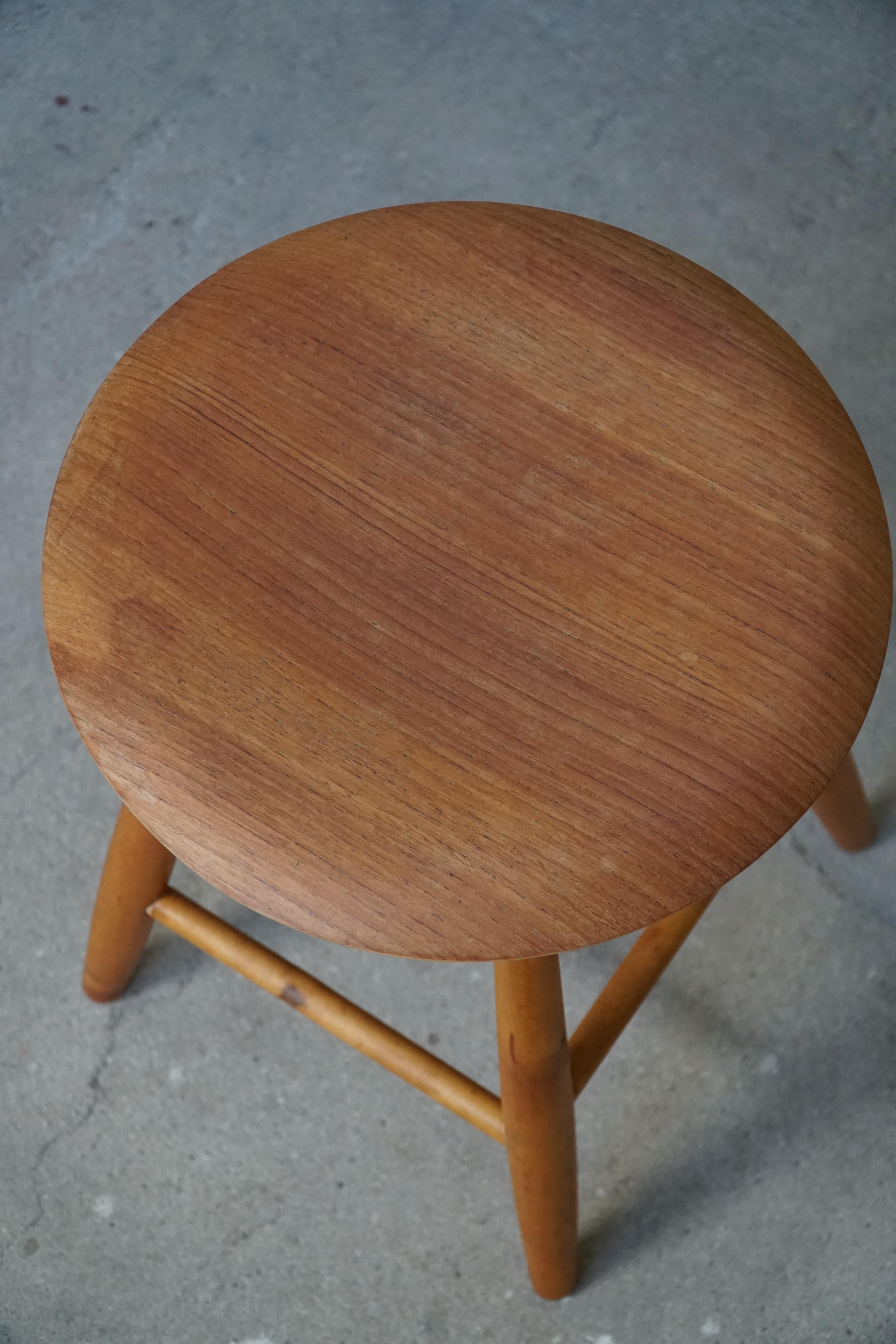 Round Stool in Beech by a Danish Cabinetmaker, Mid Century Modern, 1970s In Good Condition For Sale In Odense, DK