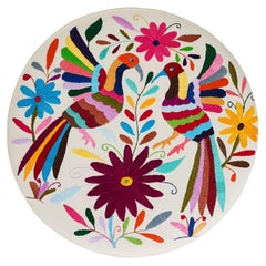 Sgabello rotondo con ricamo artigianale