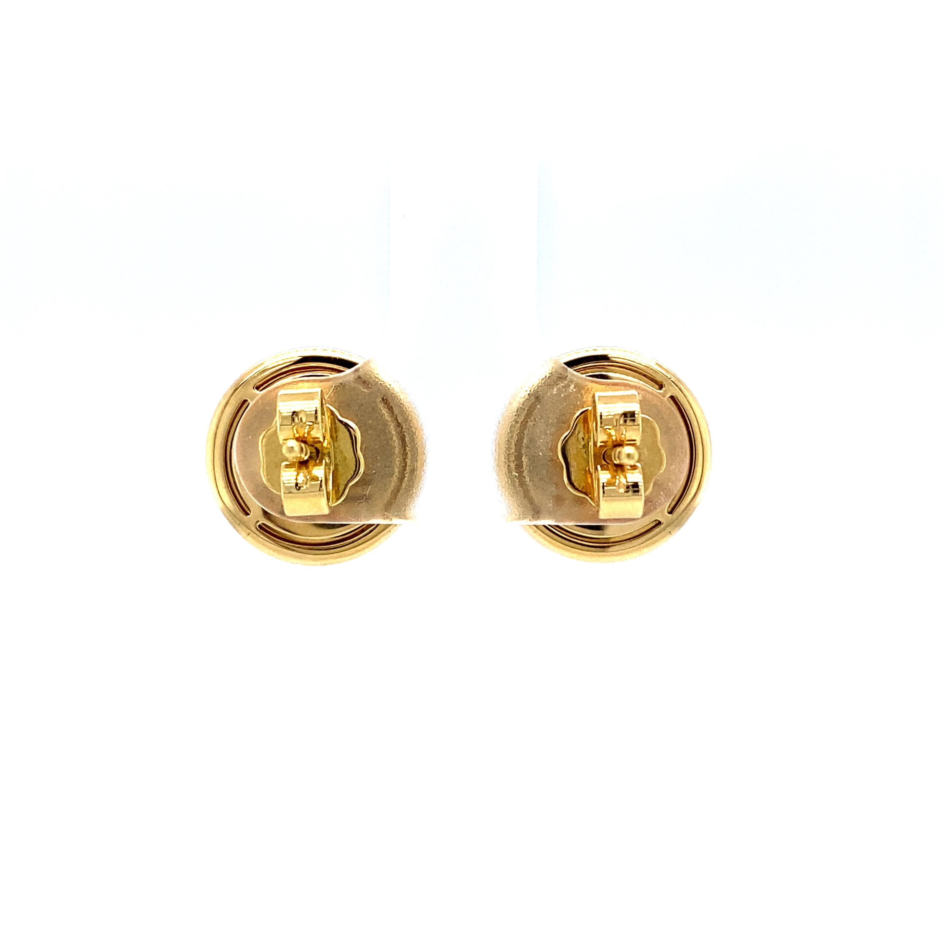 Clous d'oreilles rondes en or jaune 18 carats, émail bleu vitreous et 40 diamants 0,30 carat en vente 1