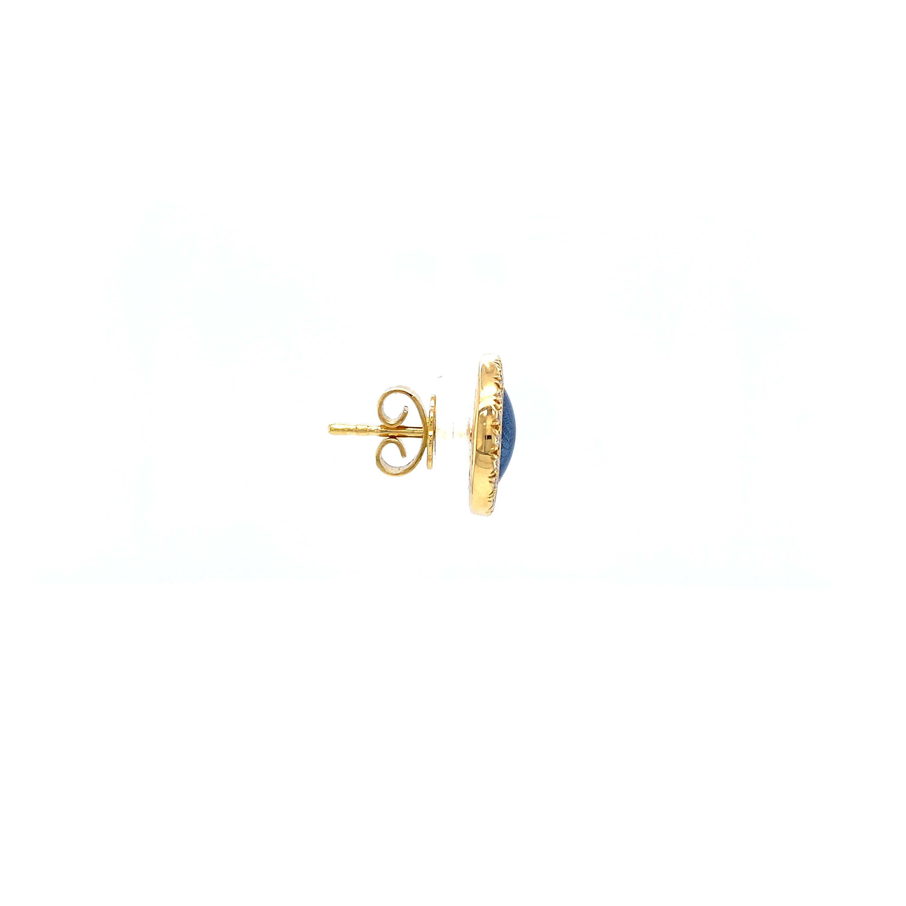 Clous d'oreilles rondes en or jaune 18 carats, émail bleu vitreous et 40 diamants 0,30 carat en vente 2