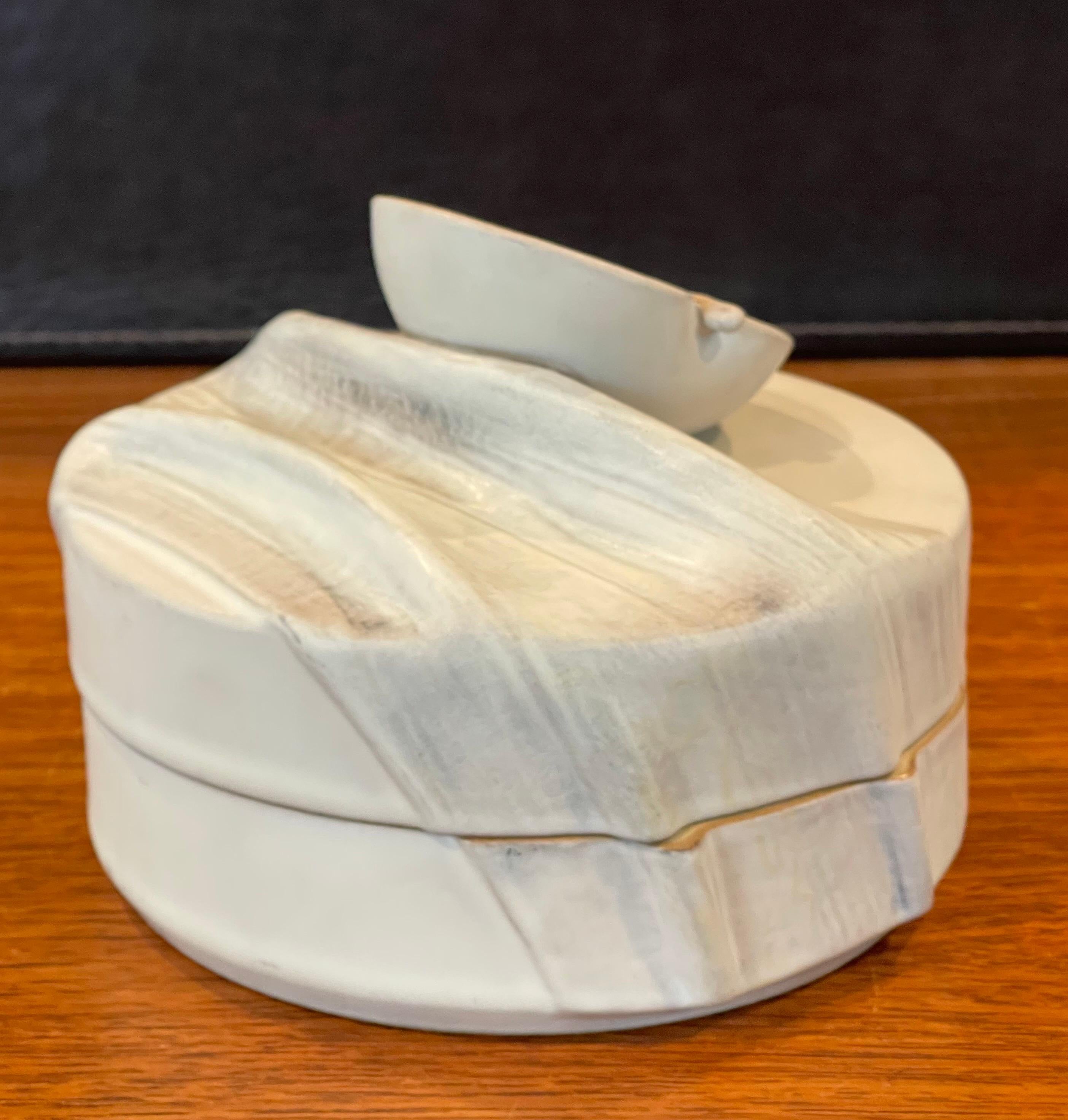 Boîte à bijoux ronde à couvercle en céramique stylisée avec motif de pomme de Rosenthal en vente 2