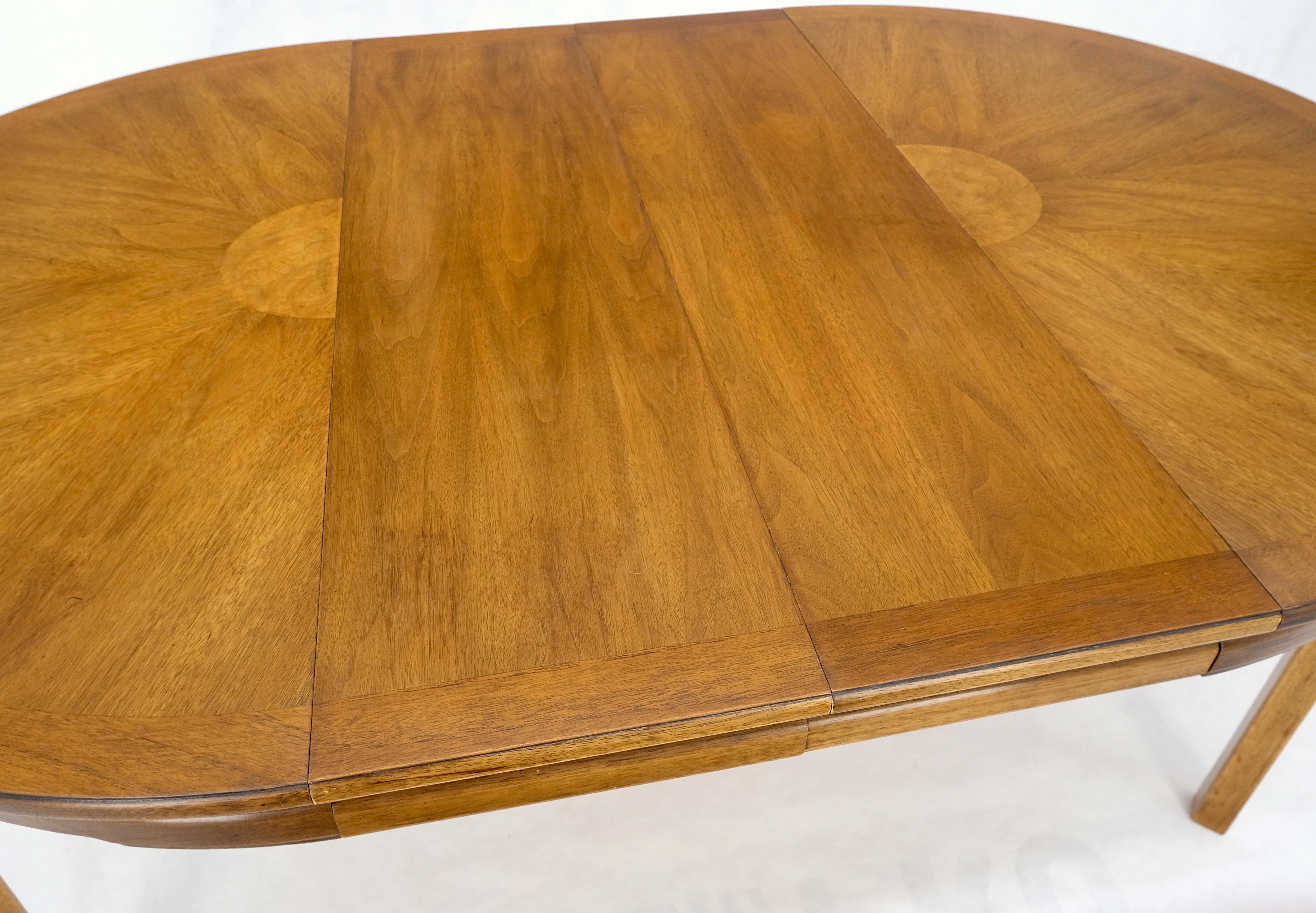 Round Sunburst Pattern Mid-Century Modern Dining Table with Two Leaves Mint For Sale 1