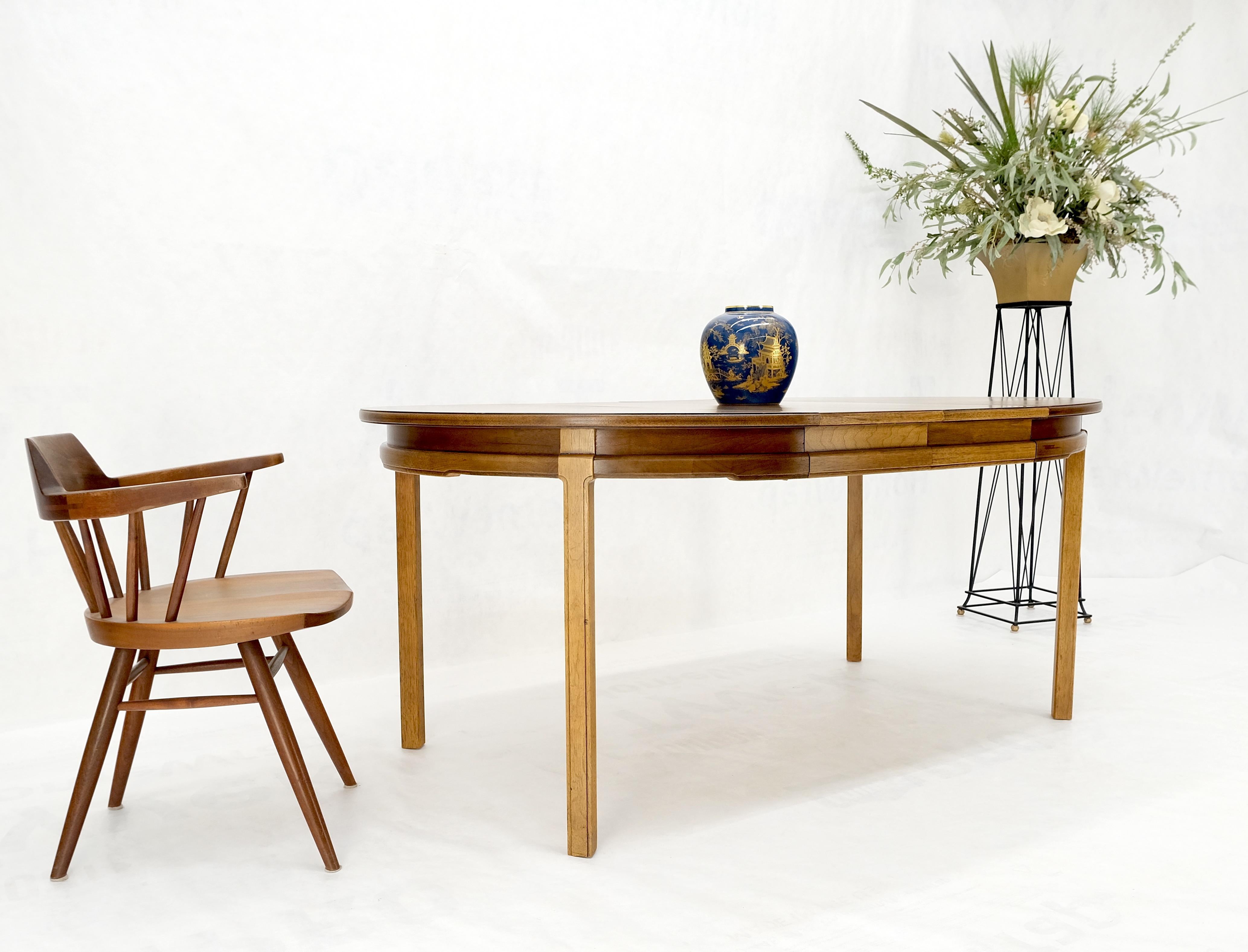 Table de salle à manger ronde moderne du milieu du siècle dernier, avec deux feuilles menthe en vente 4