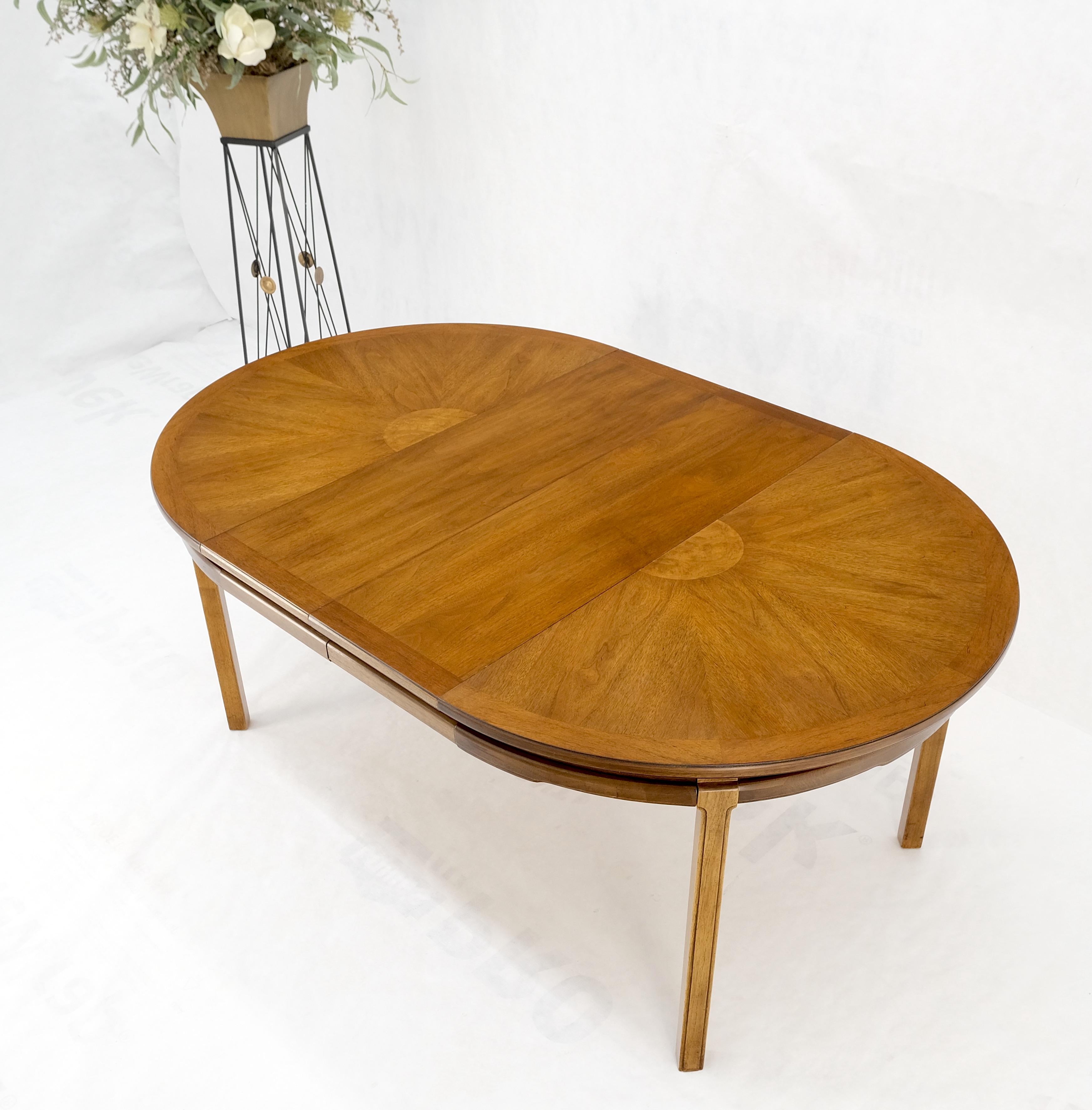 Round Sunburst Pattern Mid-Century Modern Dining Table with Two Leaves Mint For Sale 4