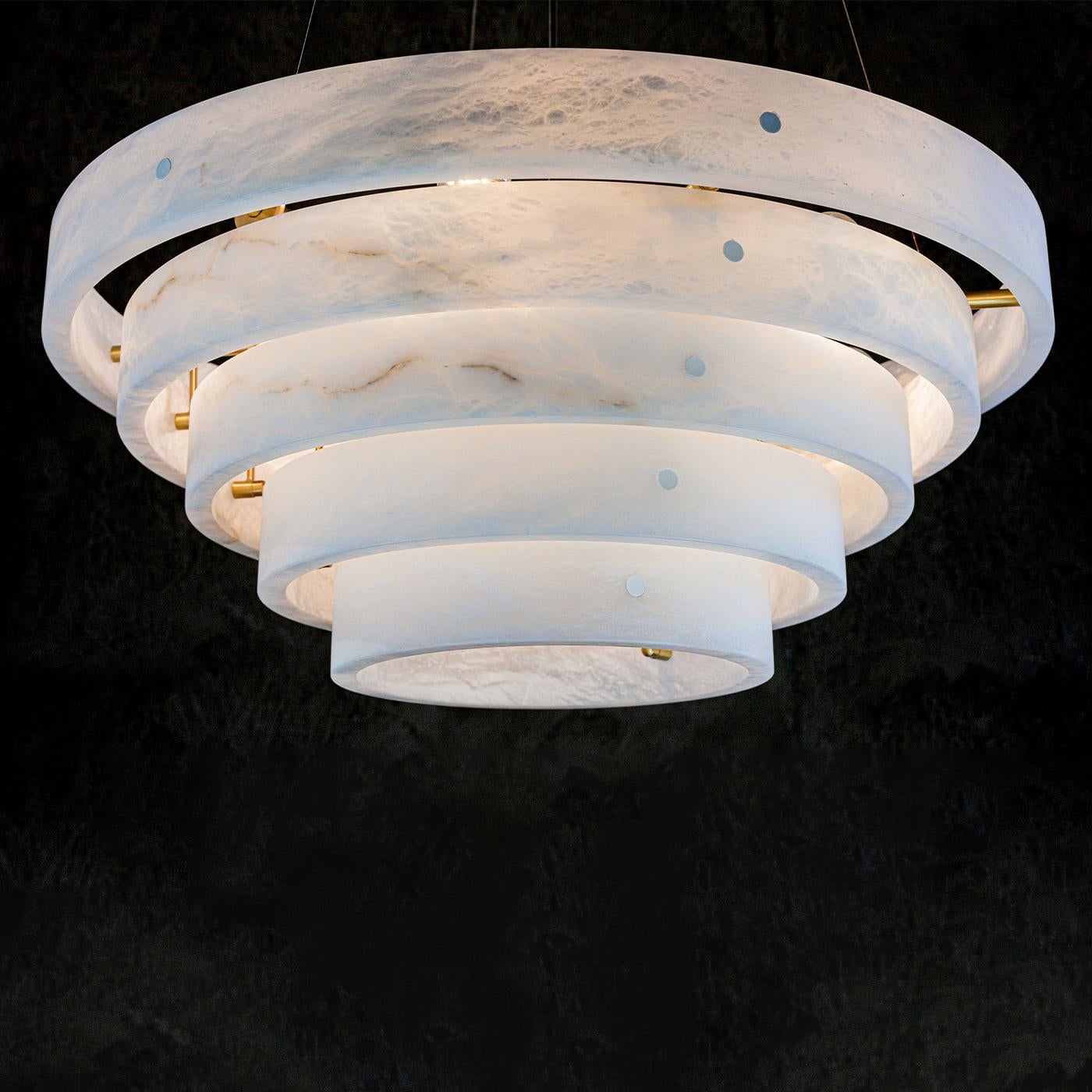 Natural alabaster suspension lamp, comprising 5 rings of different sizes, ranging from 30 cm to 70 cm. Each ring sets itself apart from the others due to the veins that graduate from white to brown. This distinctive feature bestows uniqueness upon