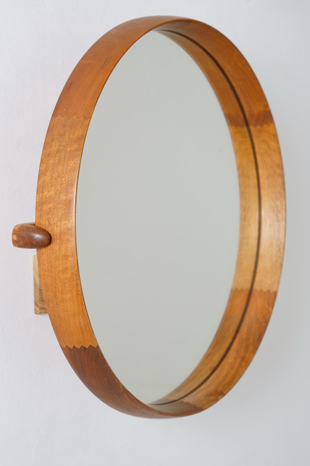 Round Swedish Midcentury Mirror in Teak by Uno & Östen Kristiansson for Luxus In Good Condition For Sale In Karlstad, SE