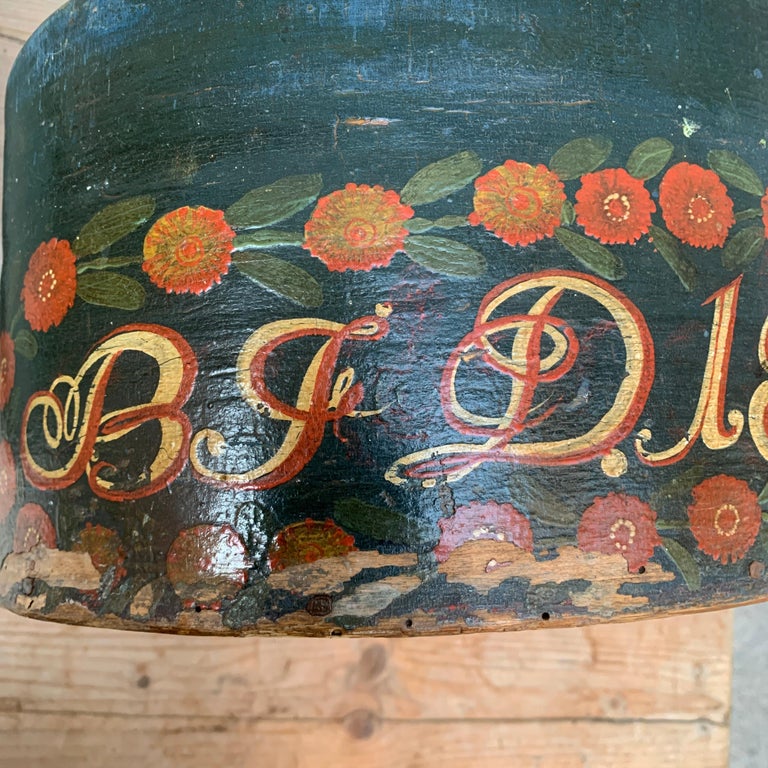 VINTAGE ANTIQUE COUNTRY FOLK ART DECO PAPER DECORATED OVAL WALL PAPER HAT  BOX