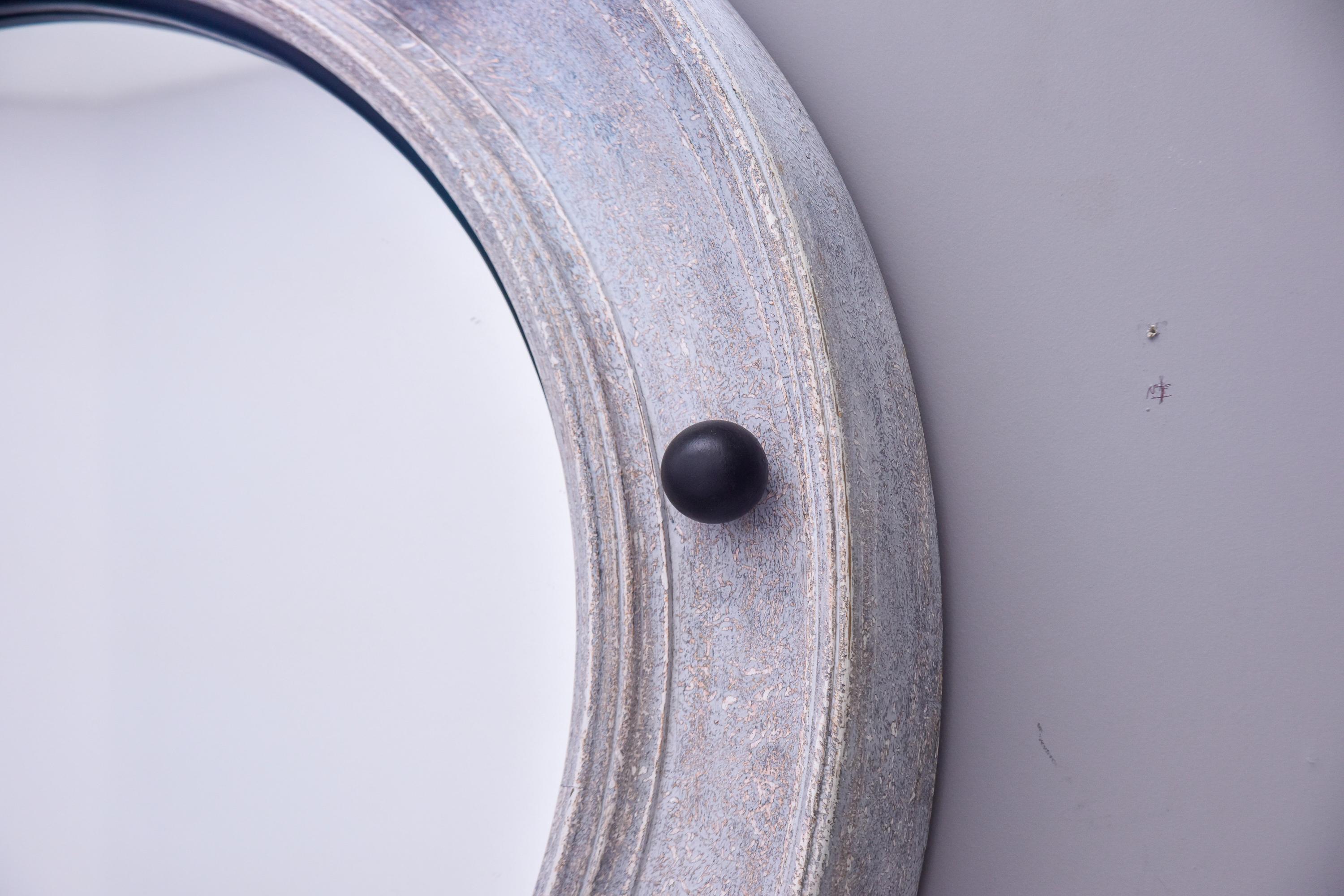 Round Swedish Style Mirror with Gray Paint and Black Spheres For Sale 2