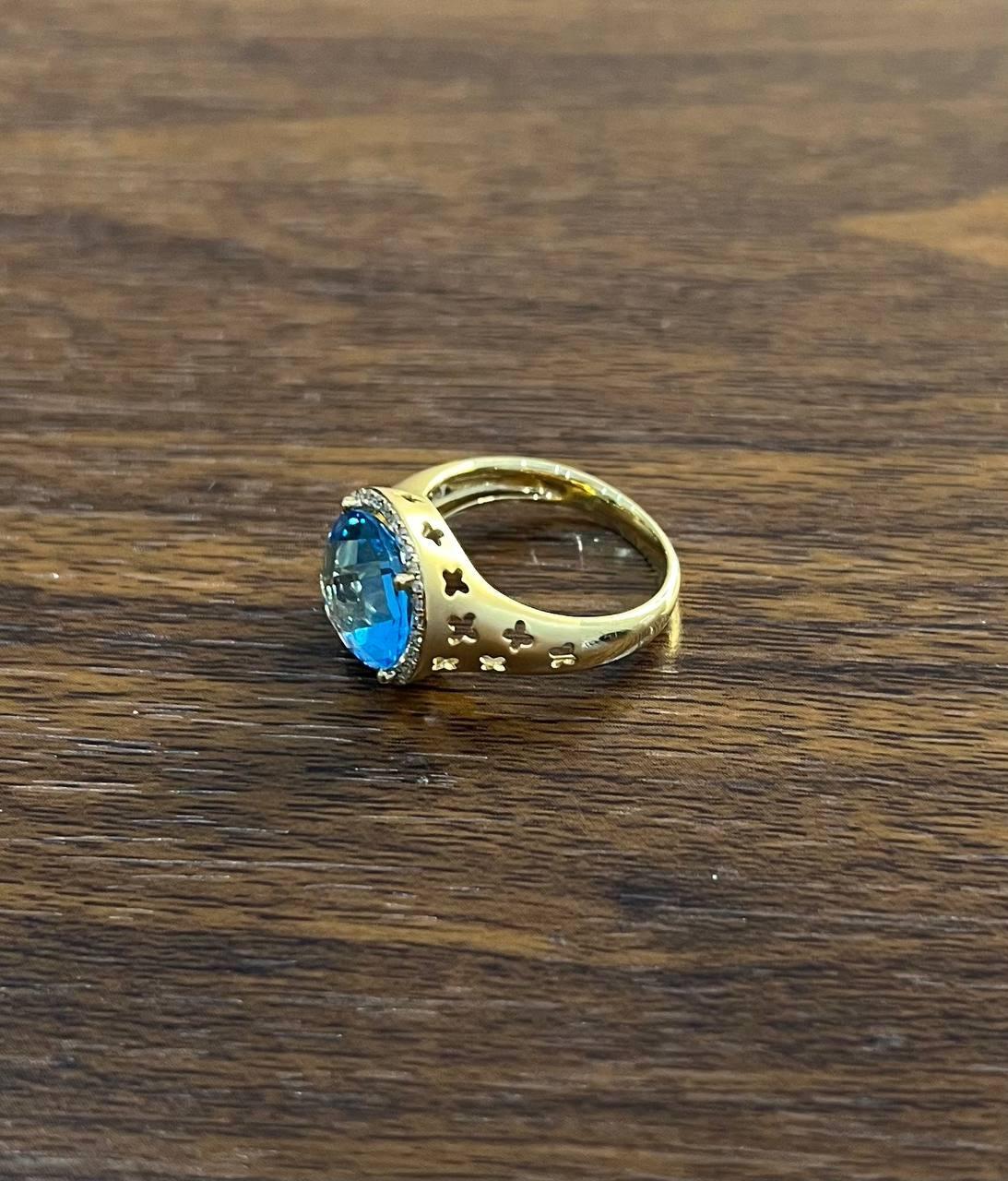 Round Swiss Blue Topaz Diamond Halo 14K Yellow Gold Statement Signet Ring In New Condition For Sale In Oakton, VA