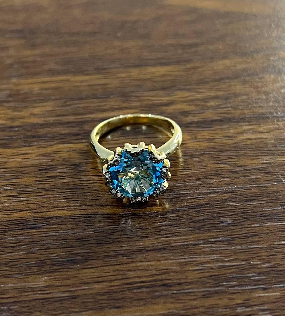 Women's Round Swiss Blue Topaz Floral Flower Setting 14K Yellow Gold Diamonds Ring For Sale