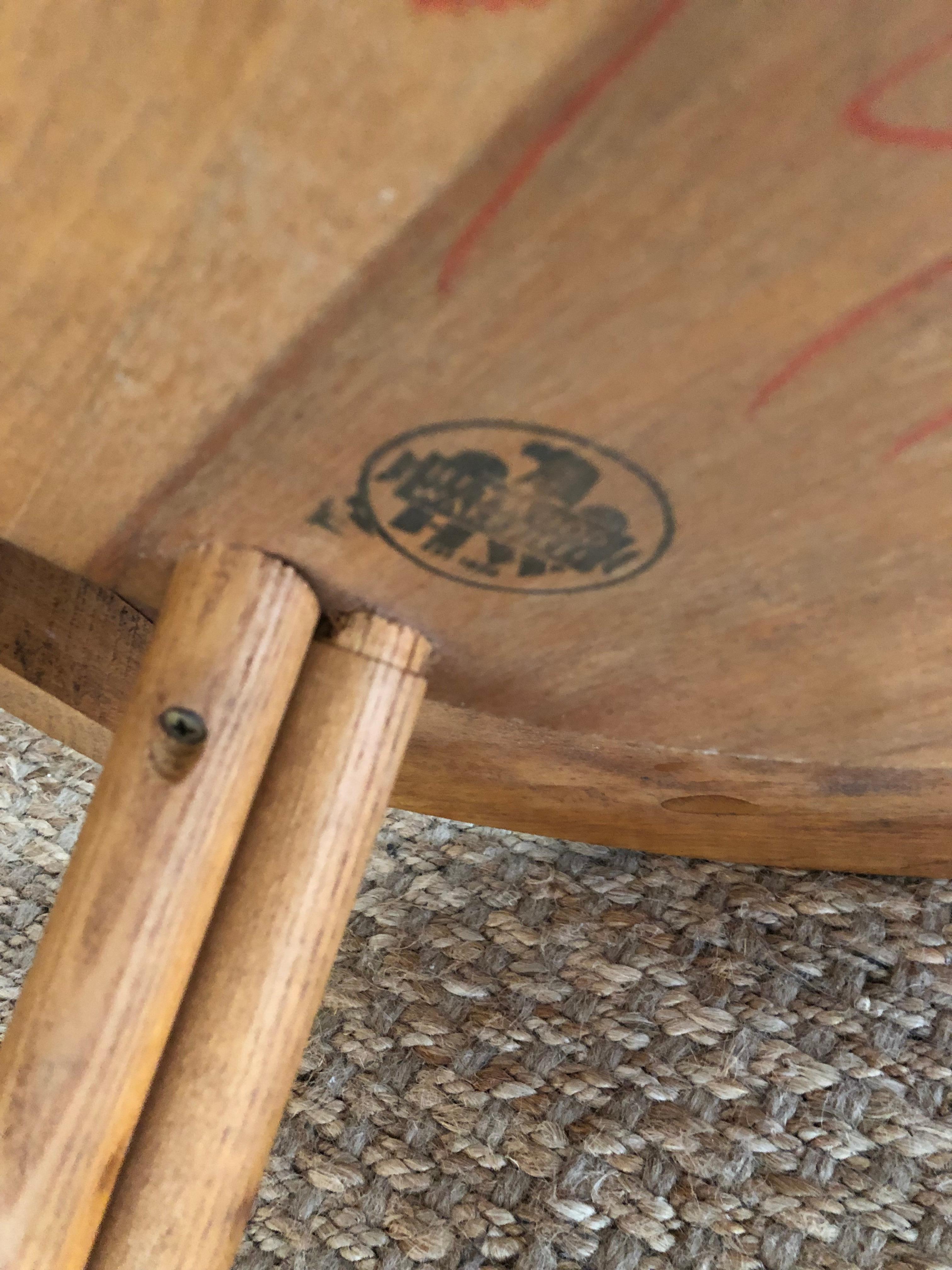 Table basse ronde pivotante en chêne massif et base en bambou de Heywood Makefield en vente 1