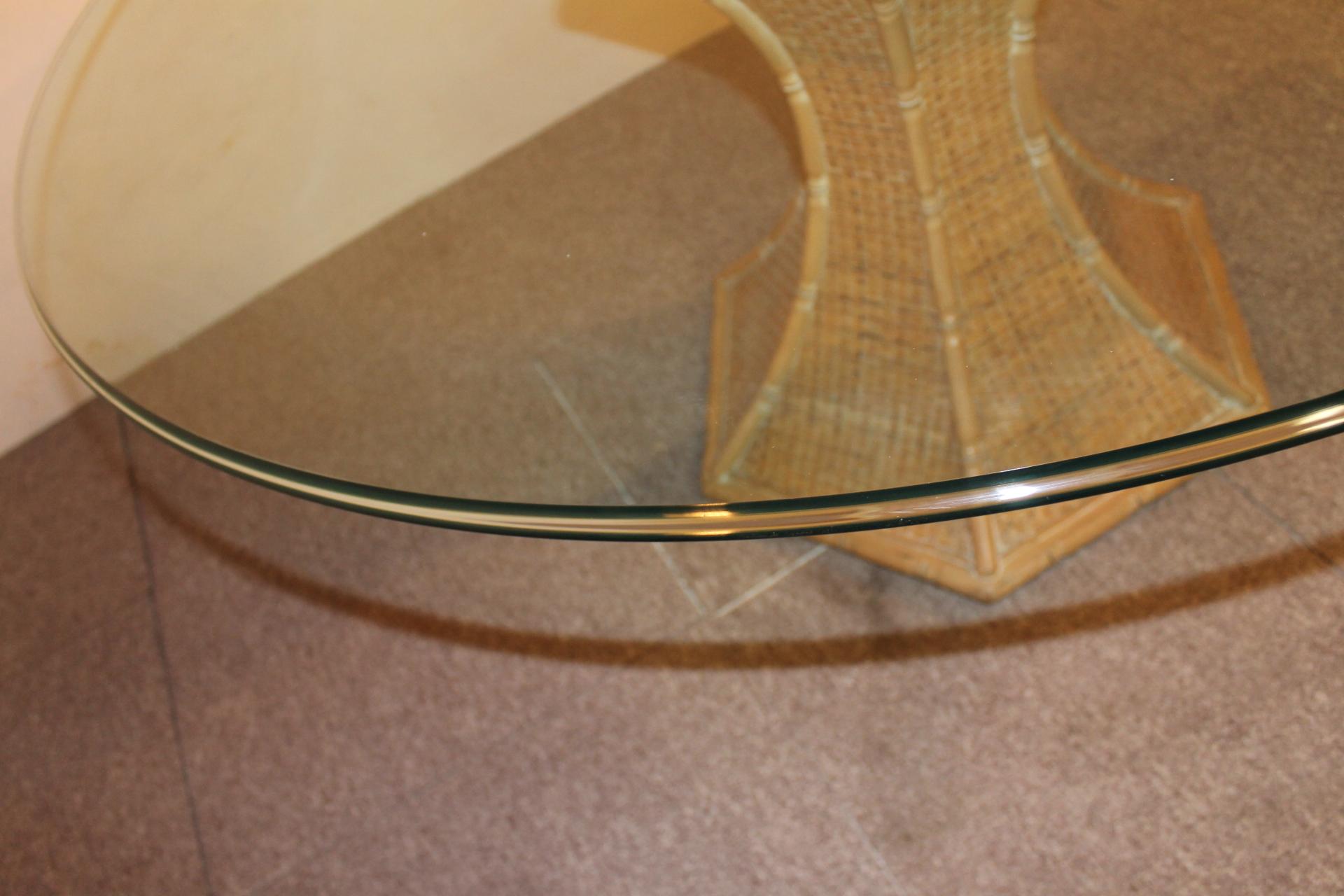 Mesa redonda, base de bambú, gran tablero de cristal, 1970 en venta 10