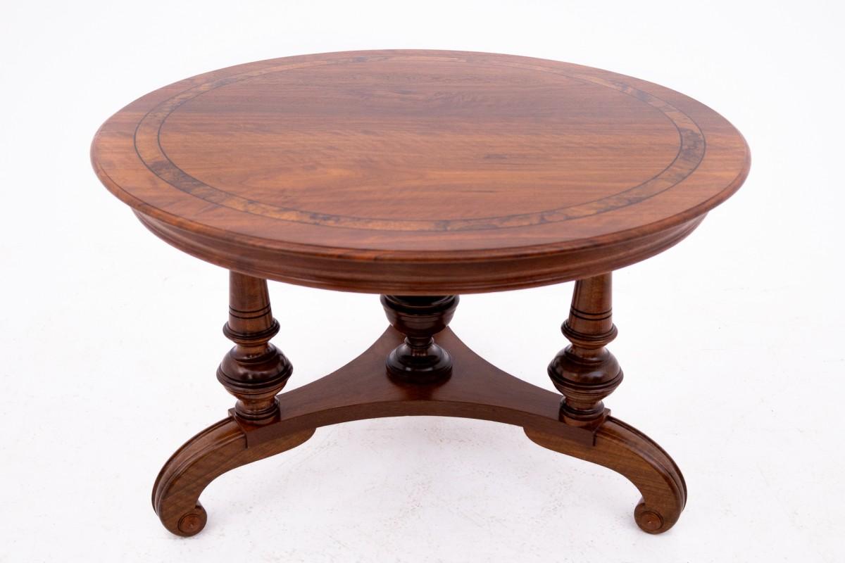 Norwegian Round table - bench, Northern Europe, late 19th century. After renovation. For Sale