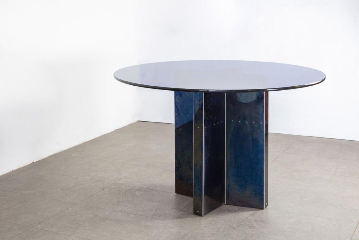 Round table blue 