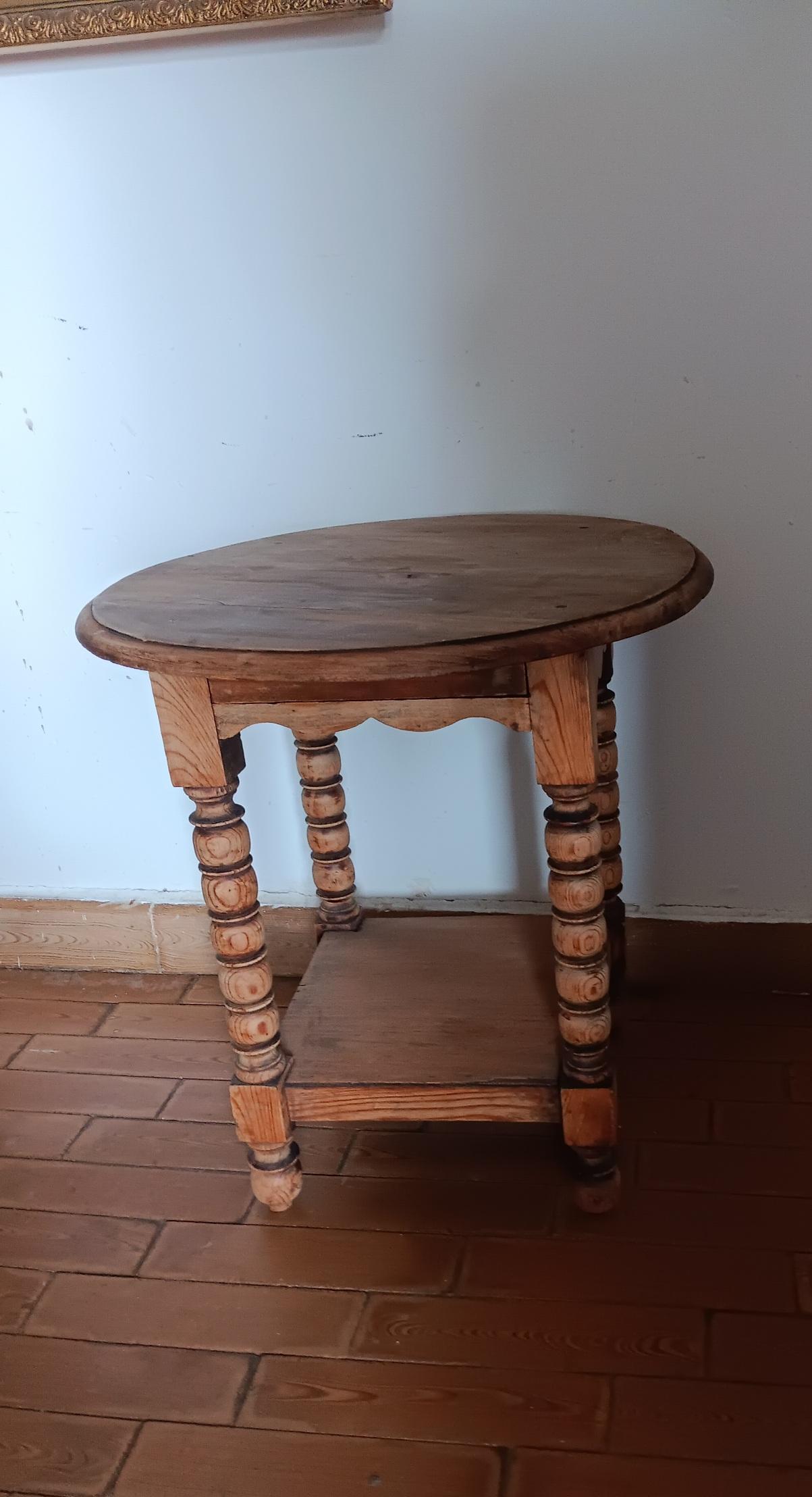 Round Table Bobbin Turned Legs, 19th Century Spain For Sale 4