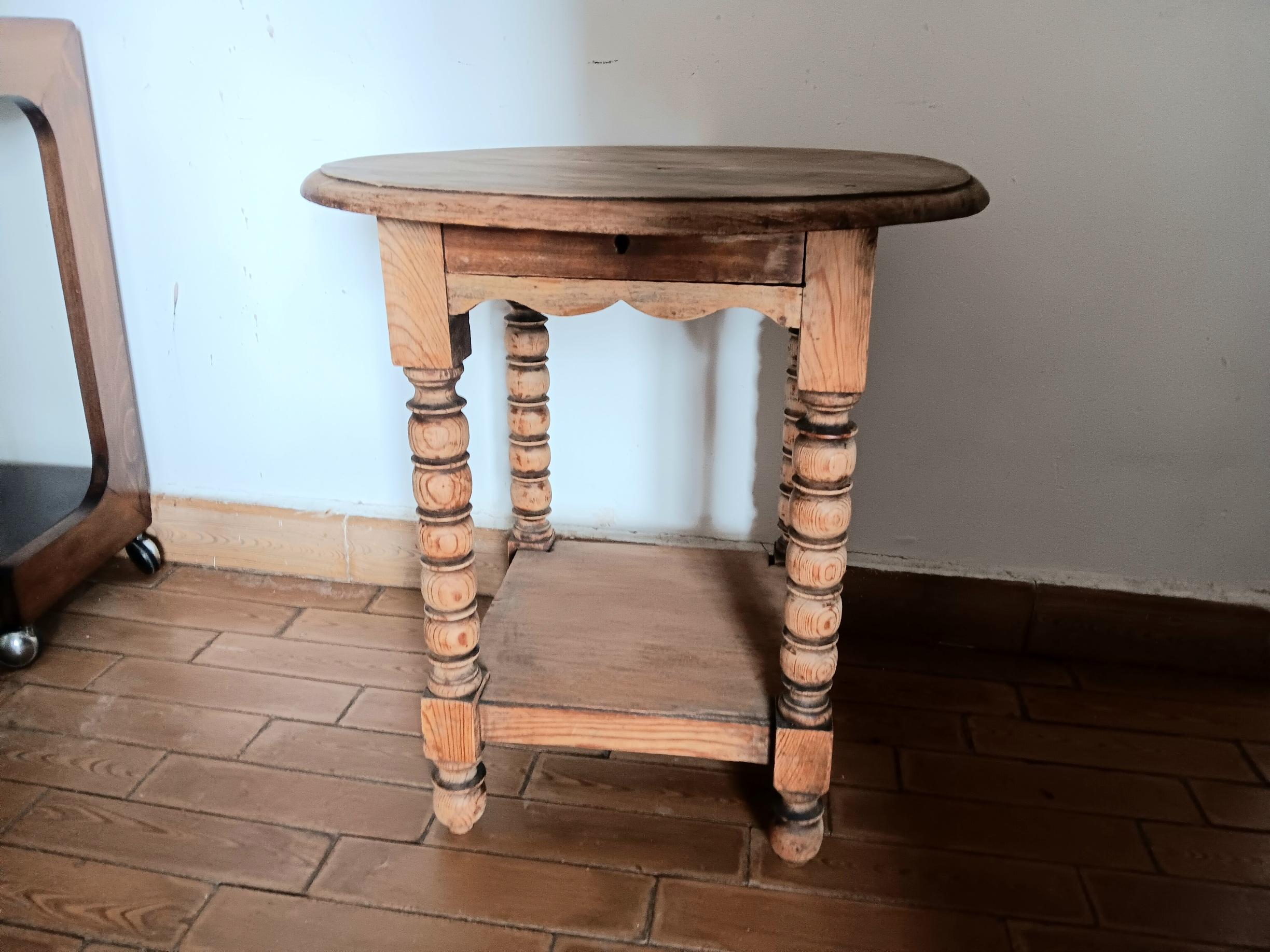 Round Table Bobbin Turned Legs, 19th Century Spain For Sale 1