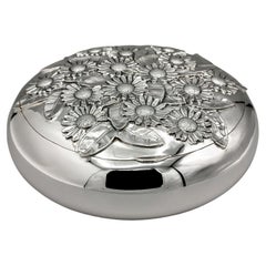 Round table box made of solid 800 silver with a daisy motif