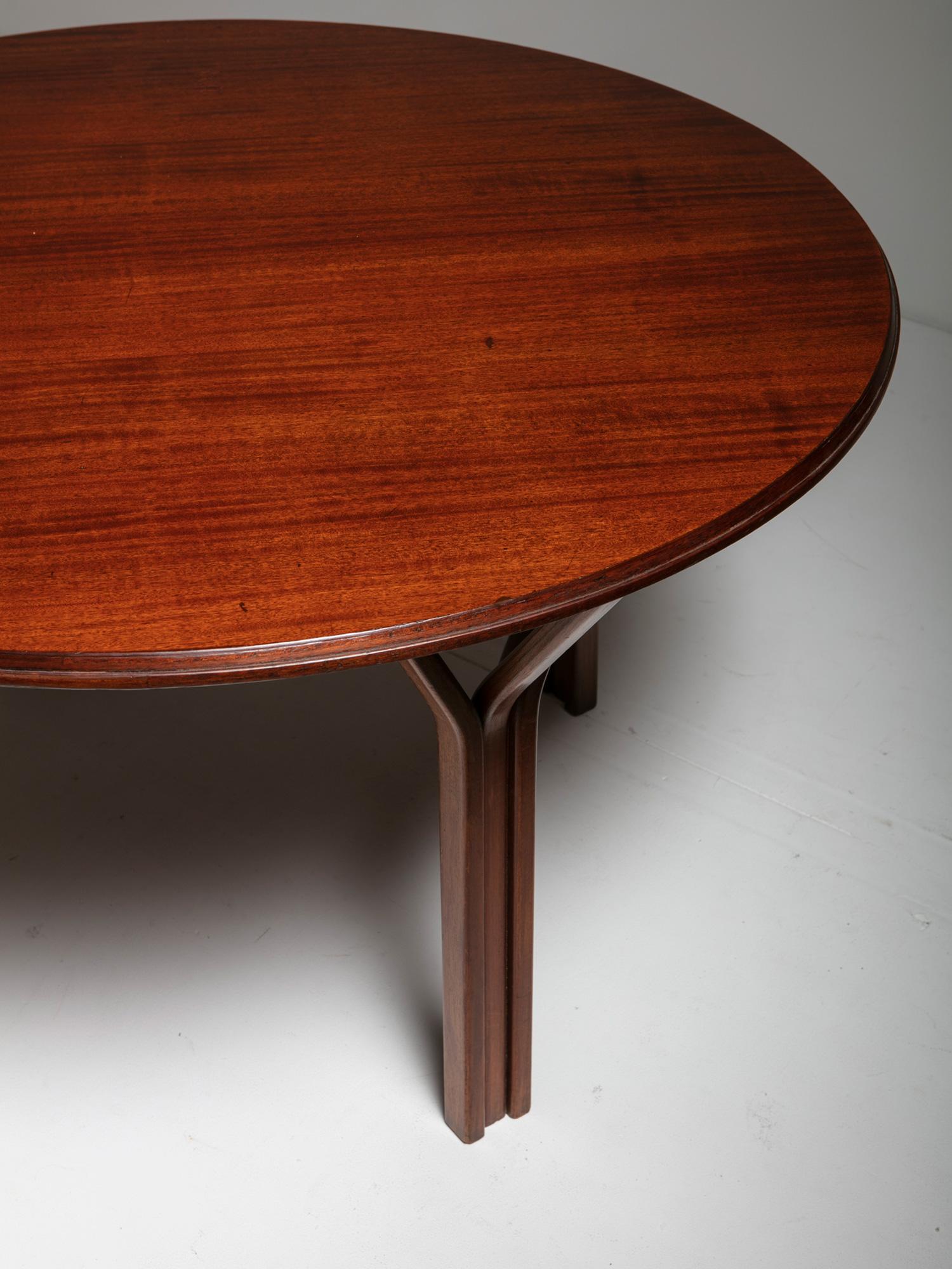 Round  Wood Table by Gregotti, Meneghetti, Stoppino for SIM, Italy, 1950s In Good Condition For Sale In Milan, IT