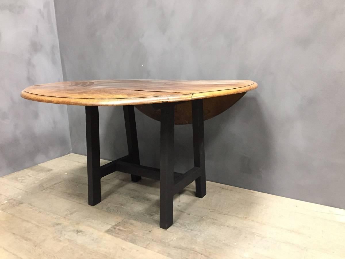 Round Table Elm Top In Excellent Condition For Sale In Vosselaar, BE