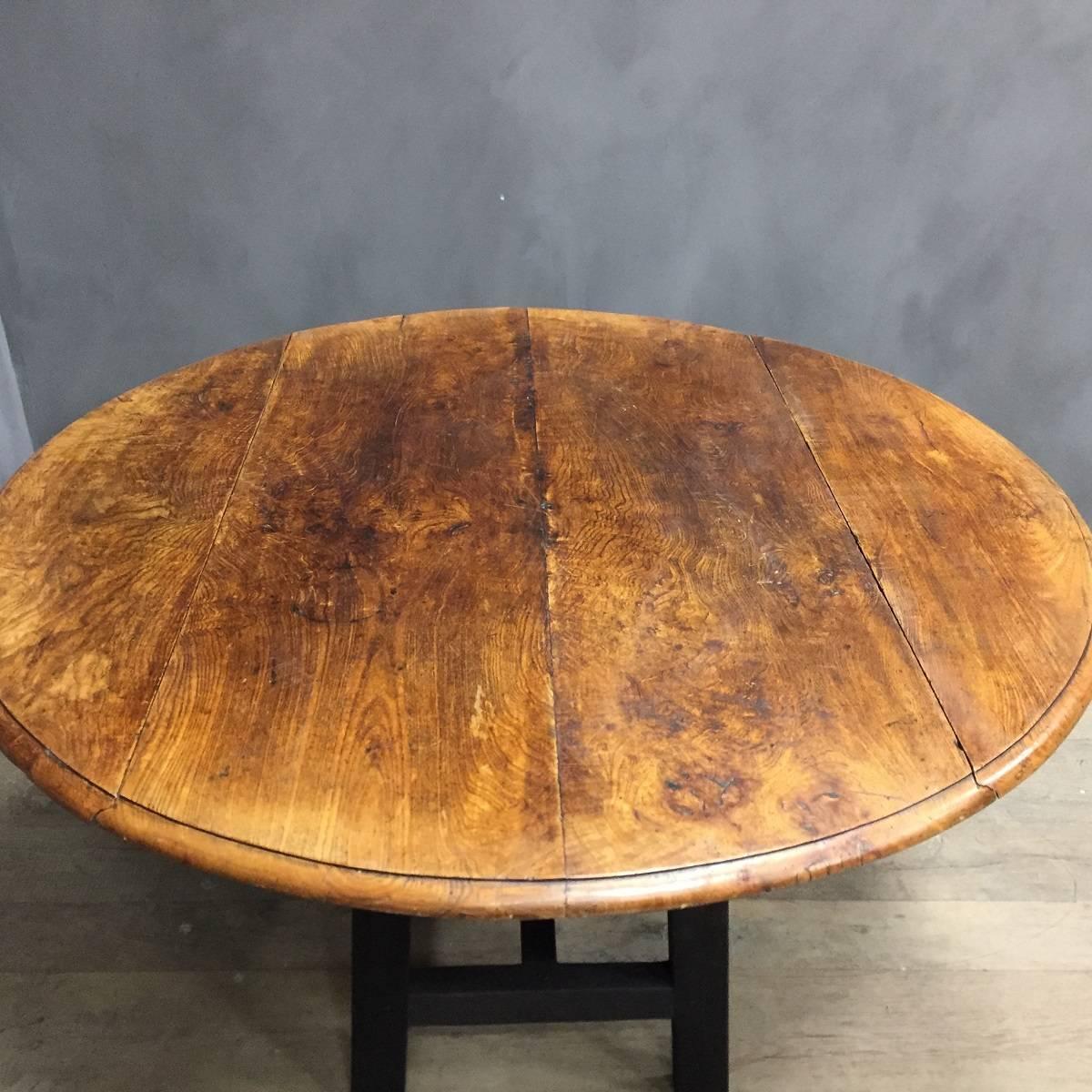 Contemporary Round Table Elm Top For Sale