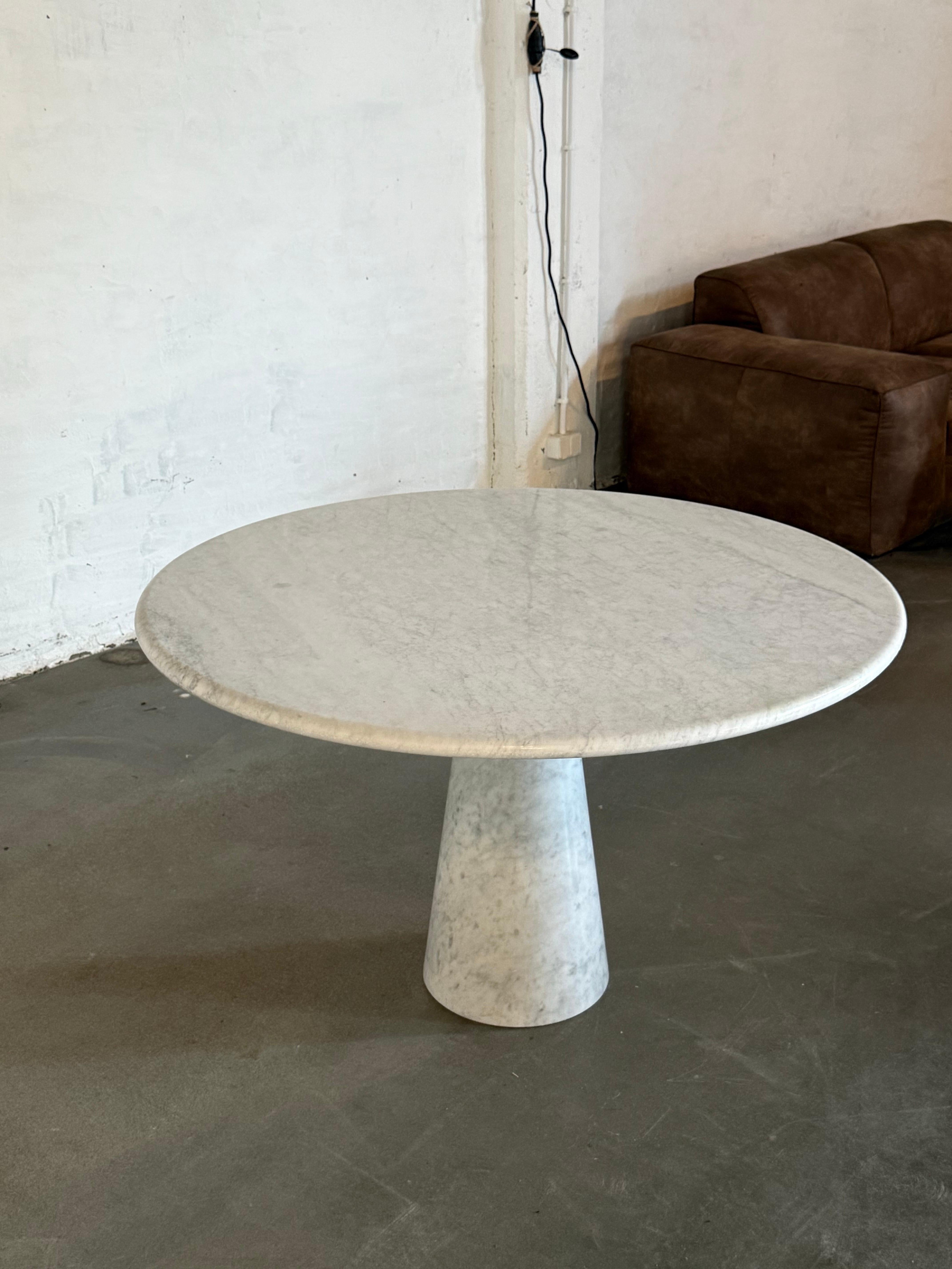 Table ronde en marbre de Carrare par Carlo Scarpa pour Cattelan Italia, 1970 Bon état - En vente à Astoria, NY
