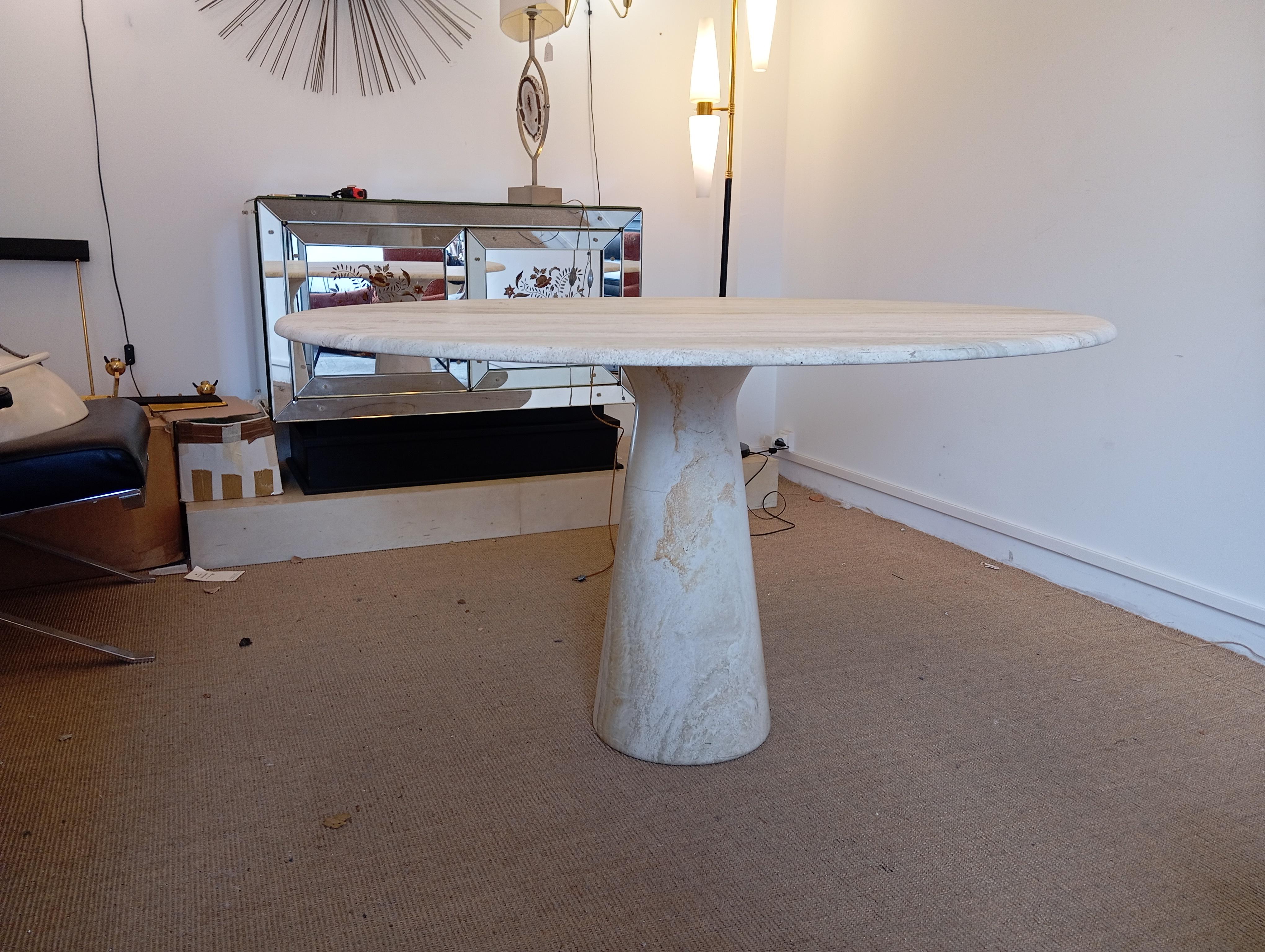 Round table in natural travertine circa 1970 In Excellent Condition In Saint-Ouen, FR
